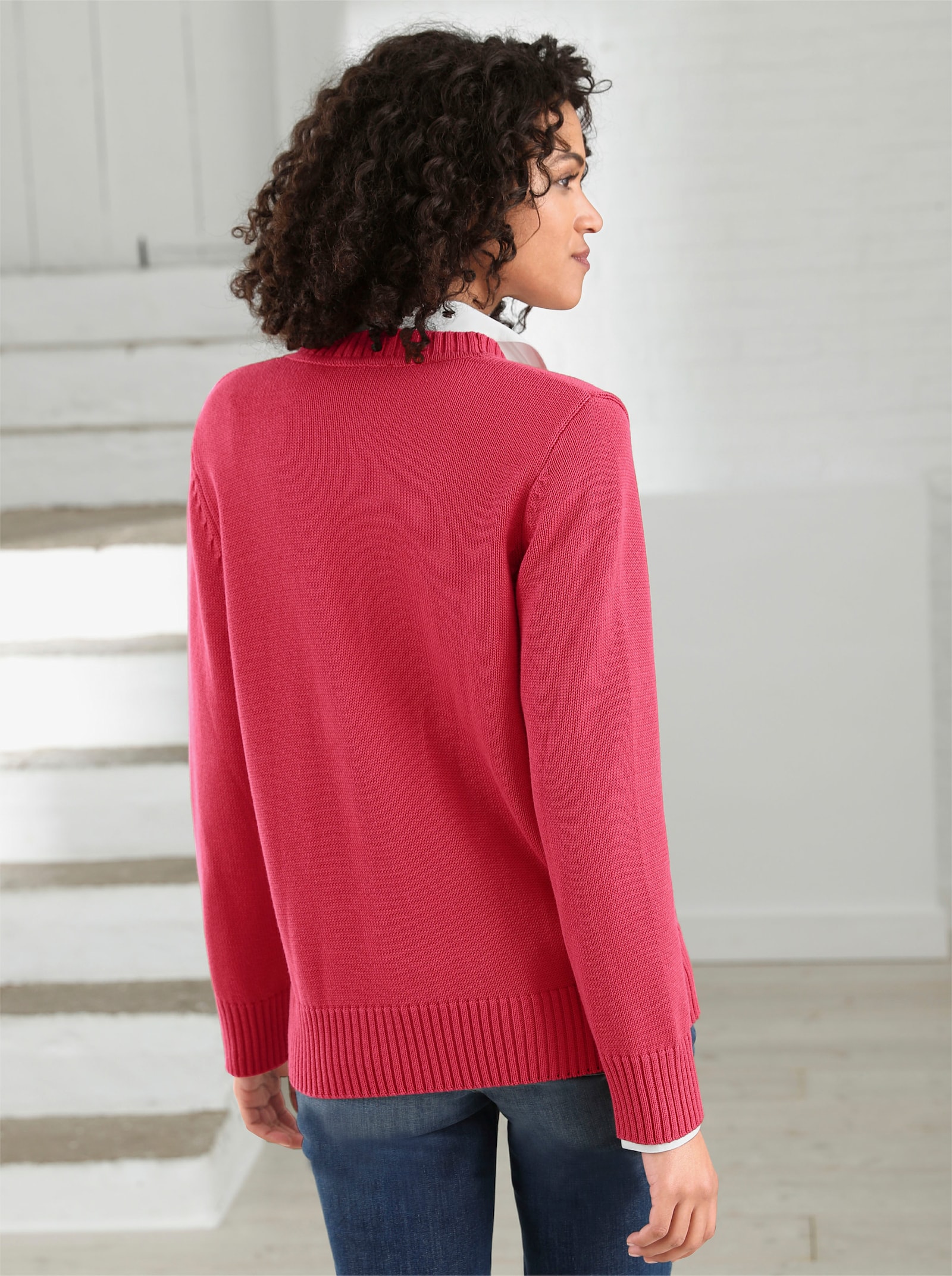 Strickjacke mit farblich abgestimmten Knöpfen - korallenrot