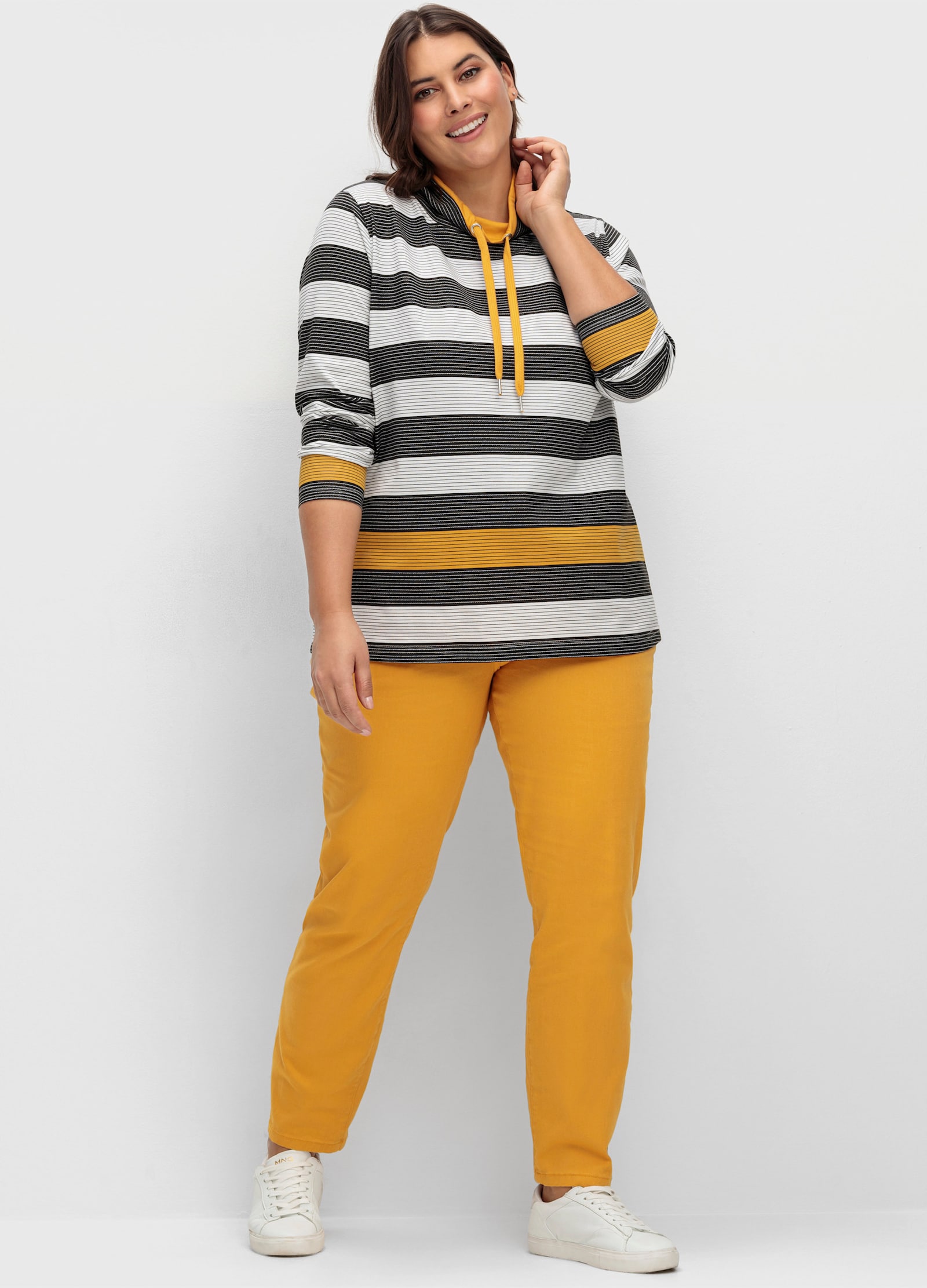 Stehkragenshirt mit weitenregulierbarem Kragen - ocker-schwarz-geringelt