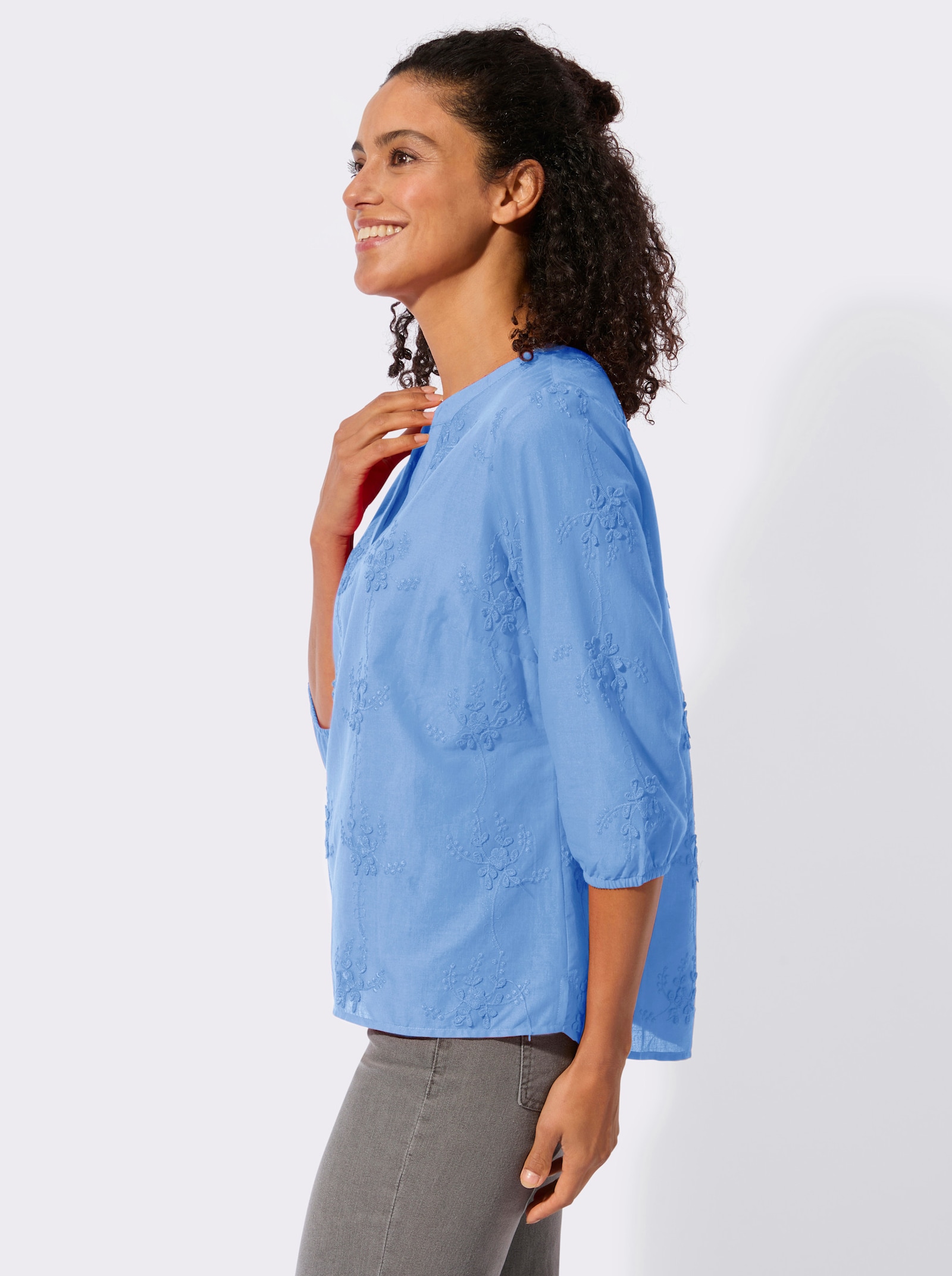 Baumwollbluse mit 3D-Blütenstickerei - himmelblau