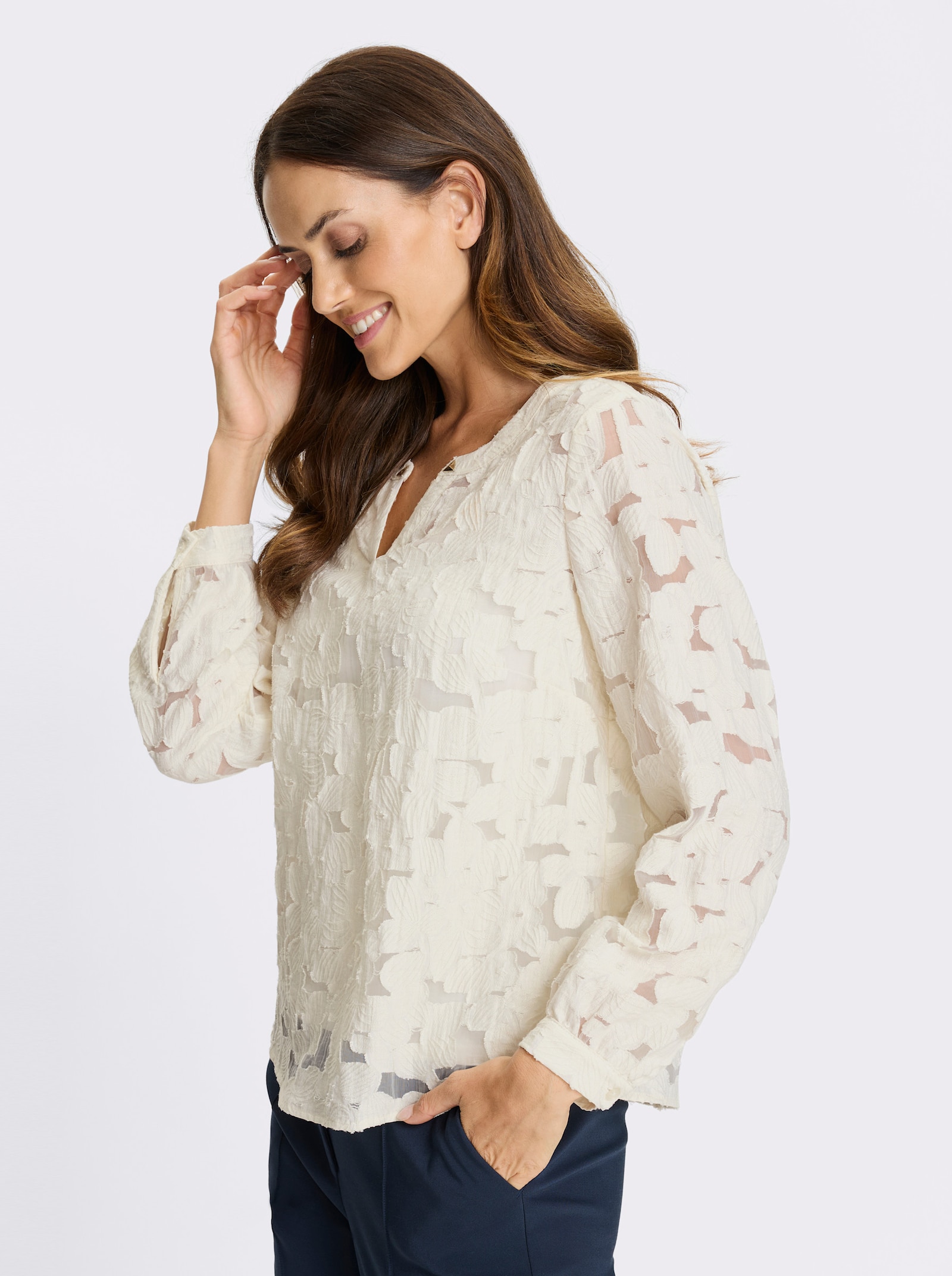 heine Spitzenbluse mit goldfarbenen Zierelementen - champagner