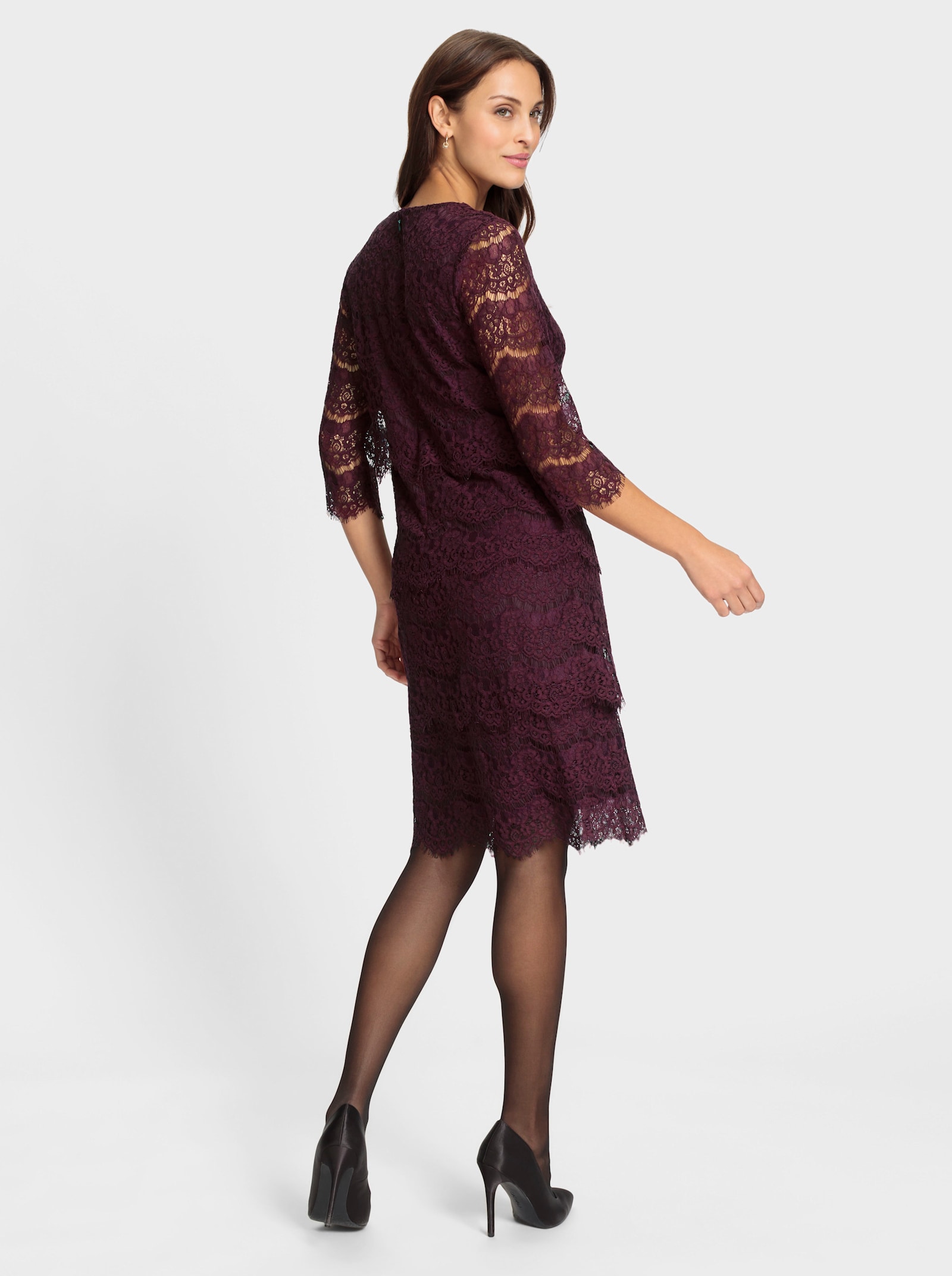 Čipkované šaty v stupňovitom strihu - Burgundská červená