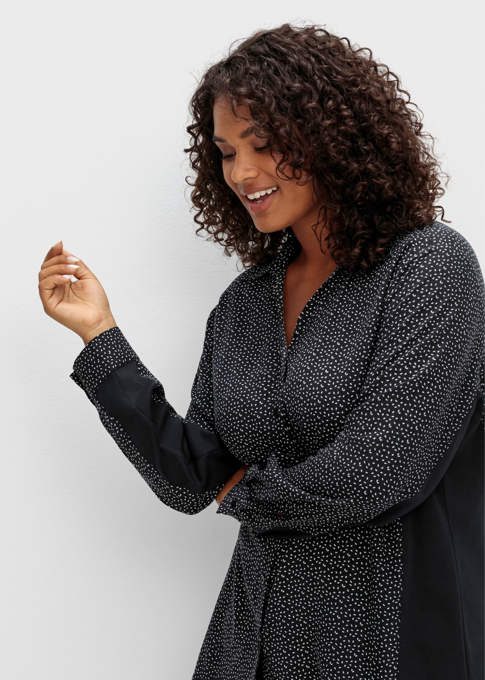 sheego Hemdbluse mit Alloverprint - schwarz-gemustert