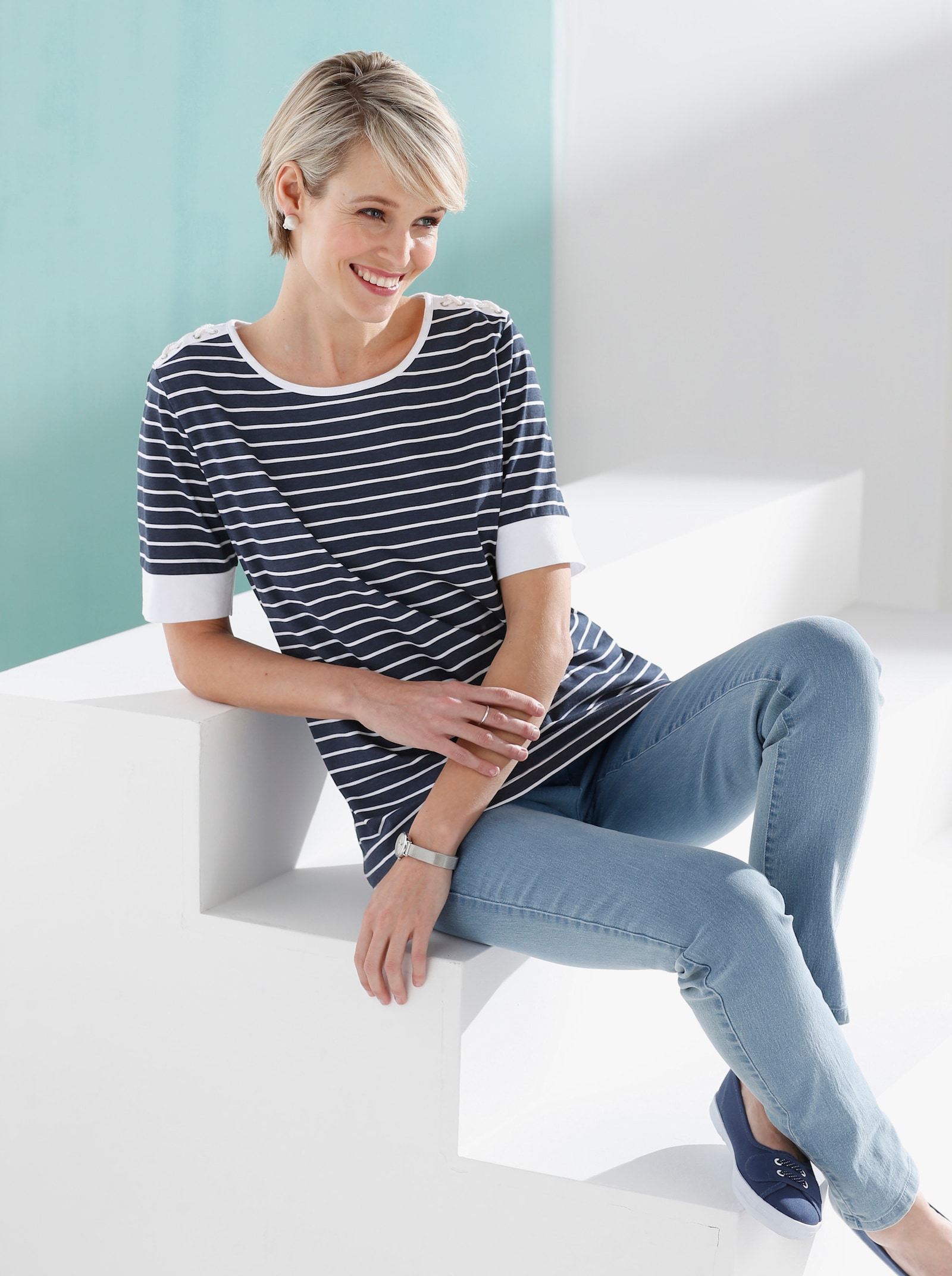 Rundhalsshirt mit Ösen und Zierschnürungen - marine-geringelt