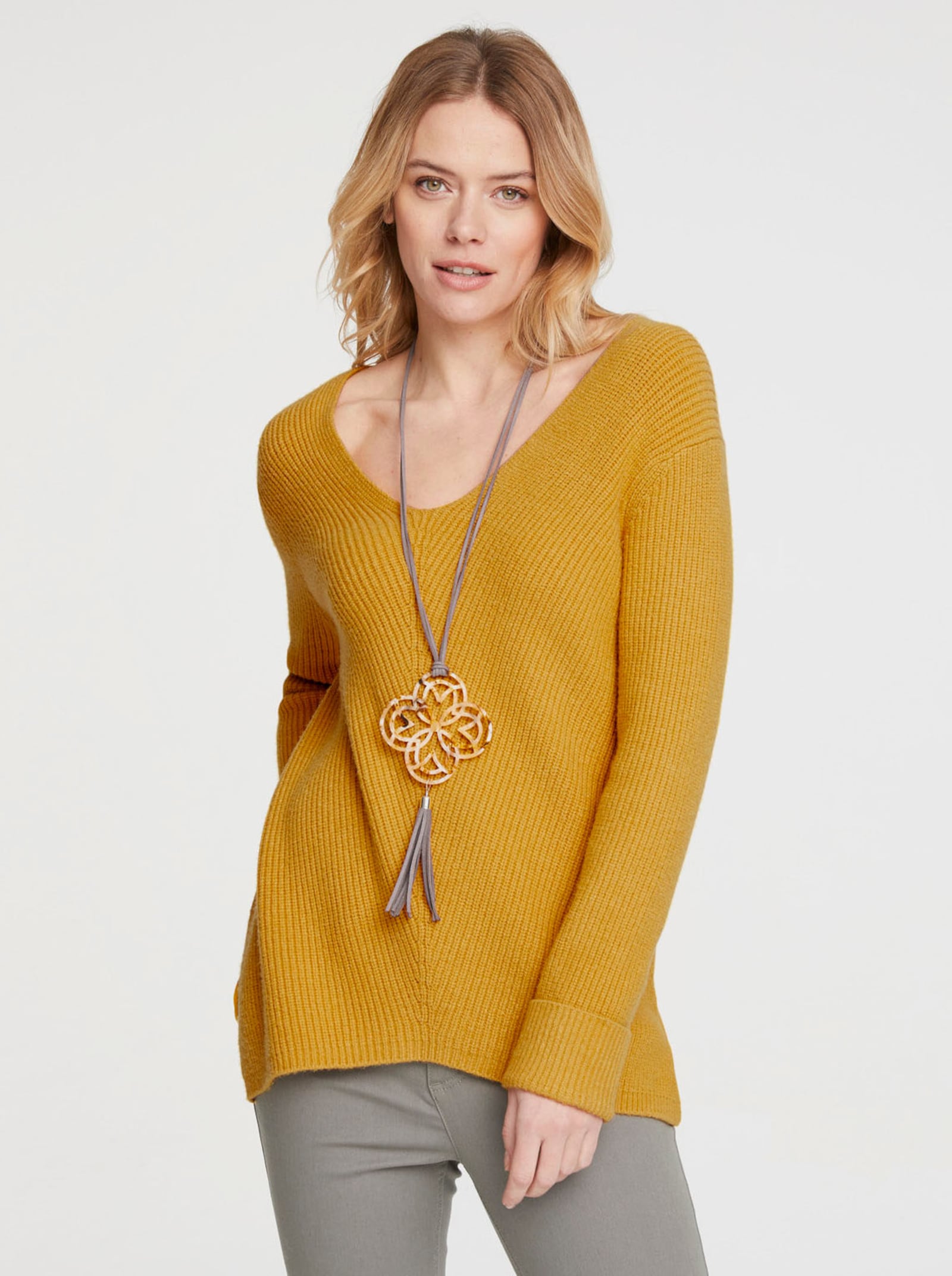 heine Strickpullover mit V-Ausschnitt - mais