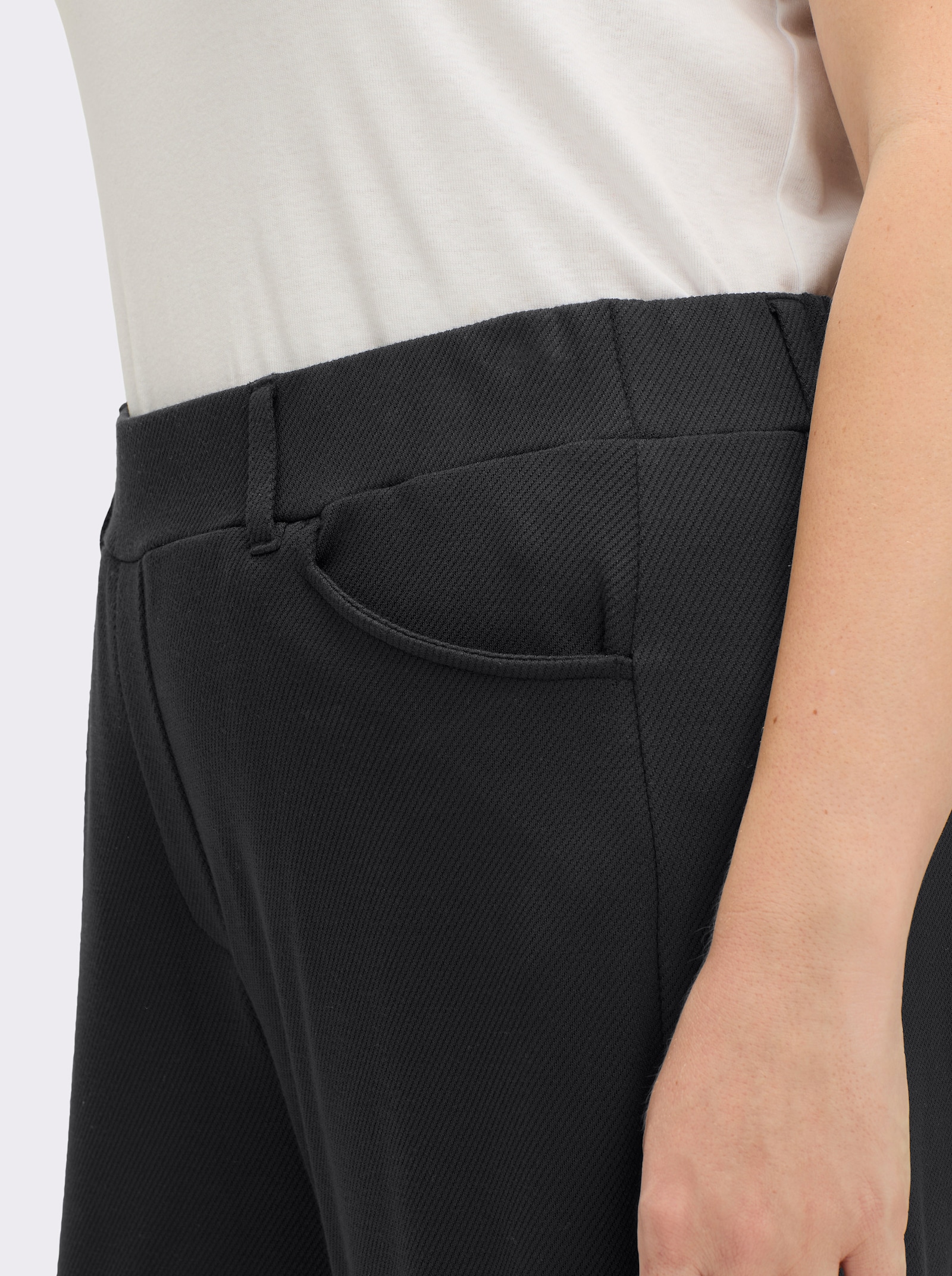 sheego Culotte in Struktur-Optik - schwarz-gemustert