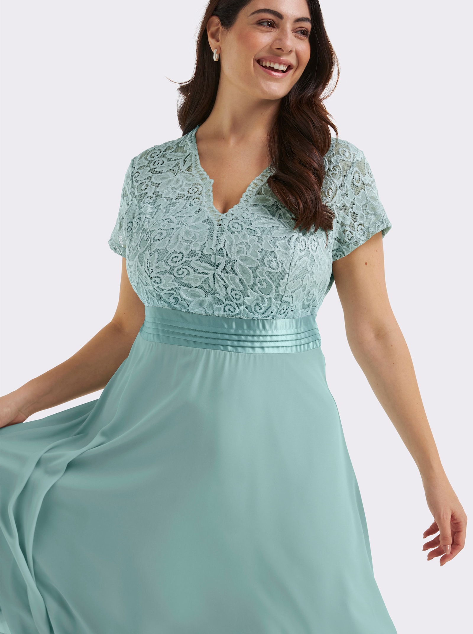 Cocktailkleid mit kunstvollem Spitzeneinsatz - kalkmint