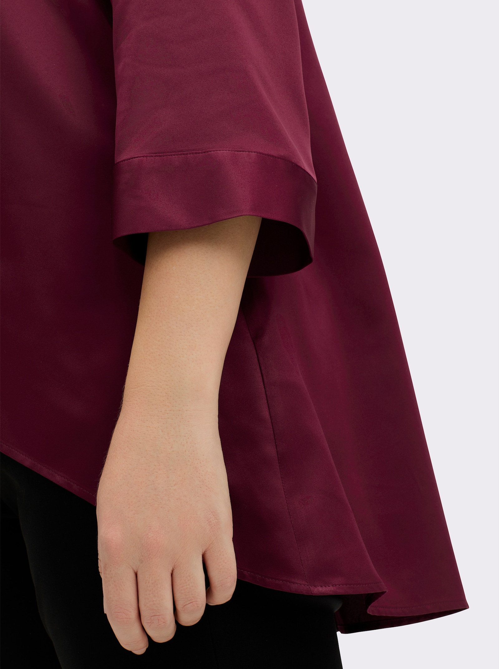 sheego Satinbluse mit verkürztem Saum vorn - bordeaux