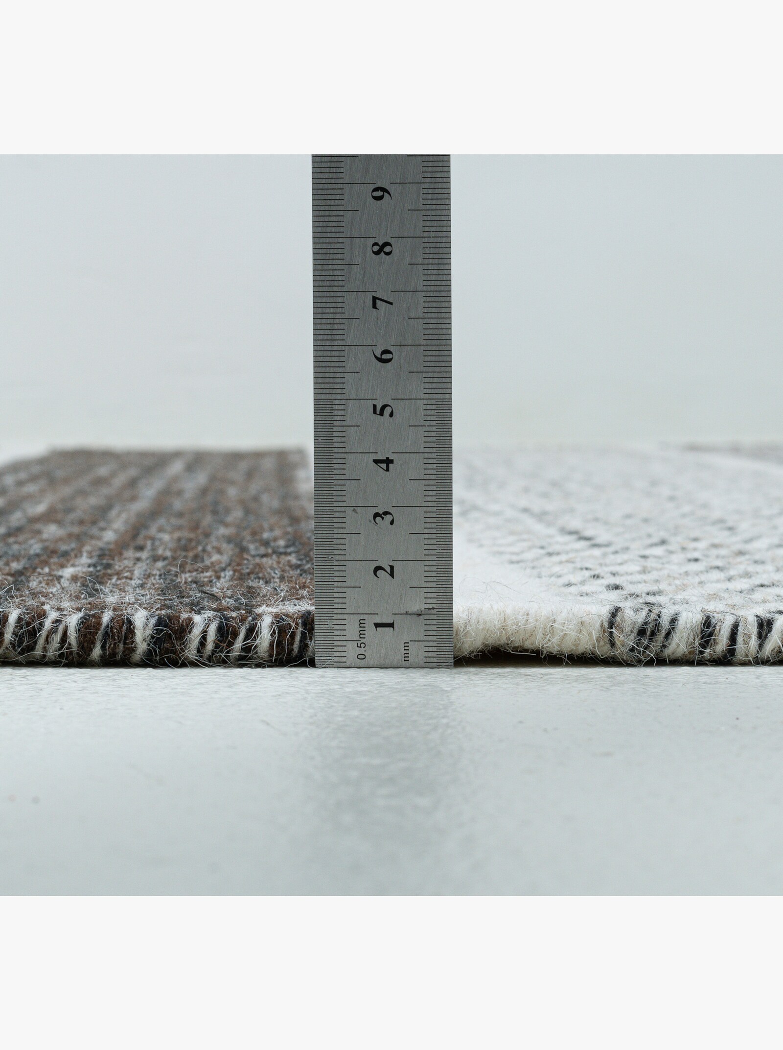 Theko Handwebteppich - natur-schwarz