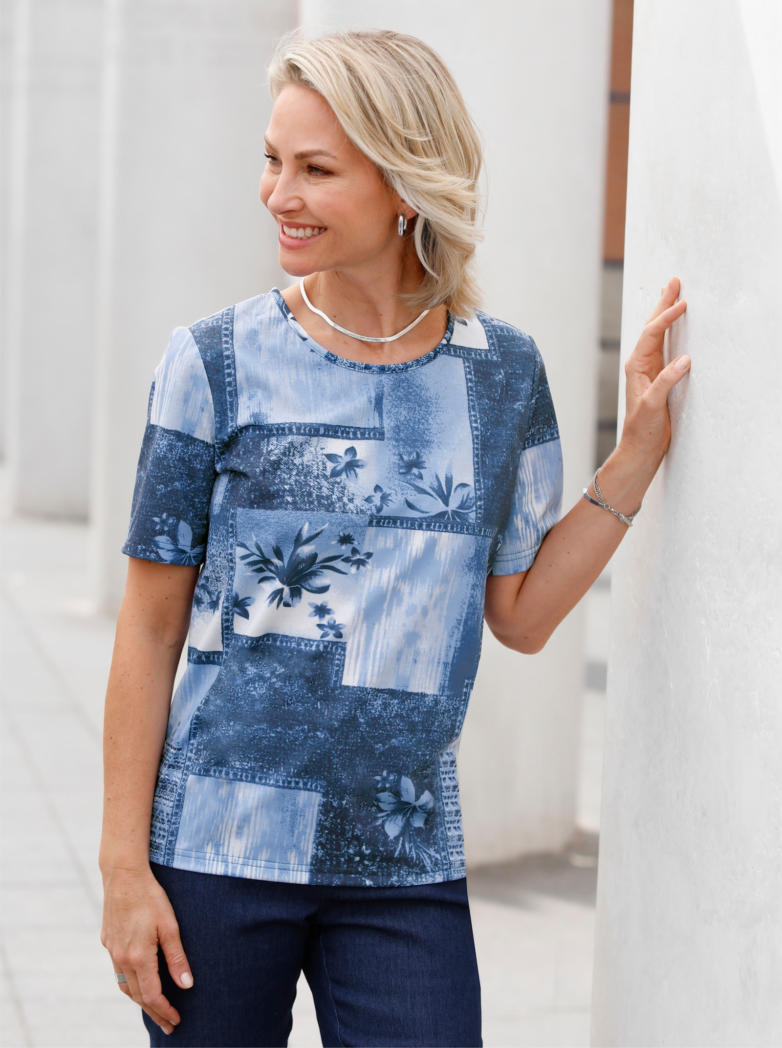 Shirt met ronde hals in grafisch patchworkdessin - hemelsblauw/marine bedrukt