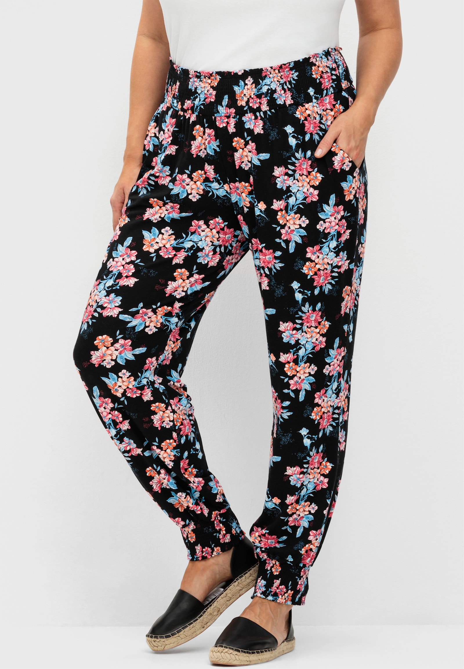 sheego Schlupfhose mit Smokbund und Taschen - schwarz-gemustert