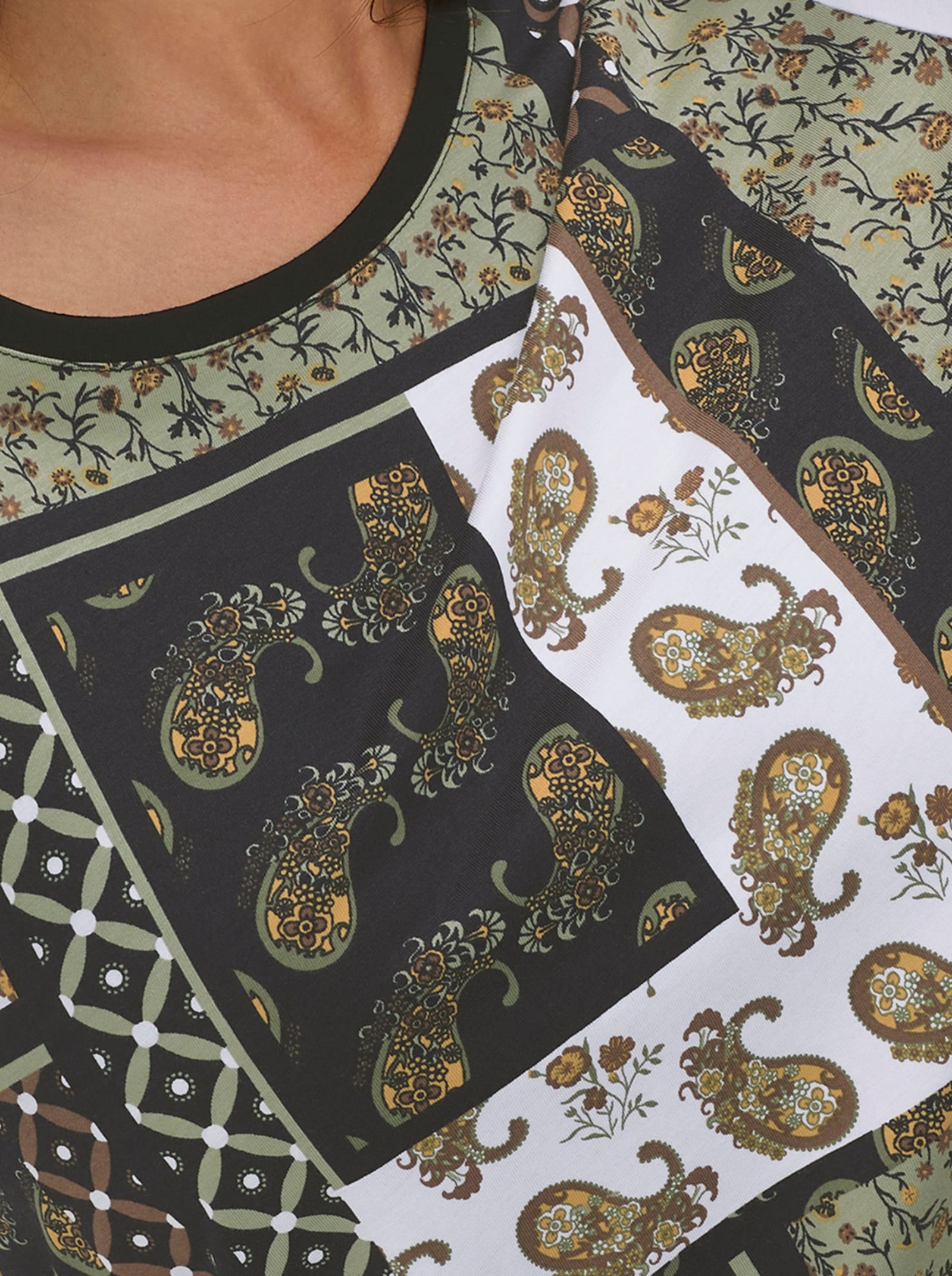 Langarmshirt im Patchwork-Dessin - oliv-bedruckt