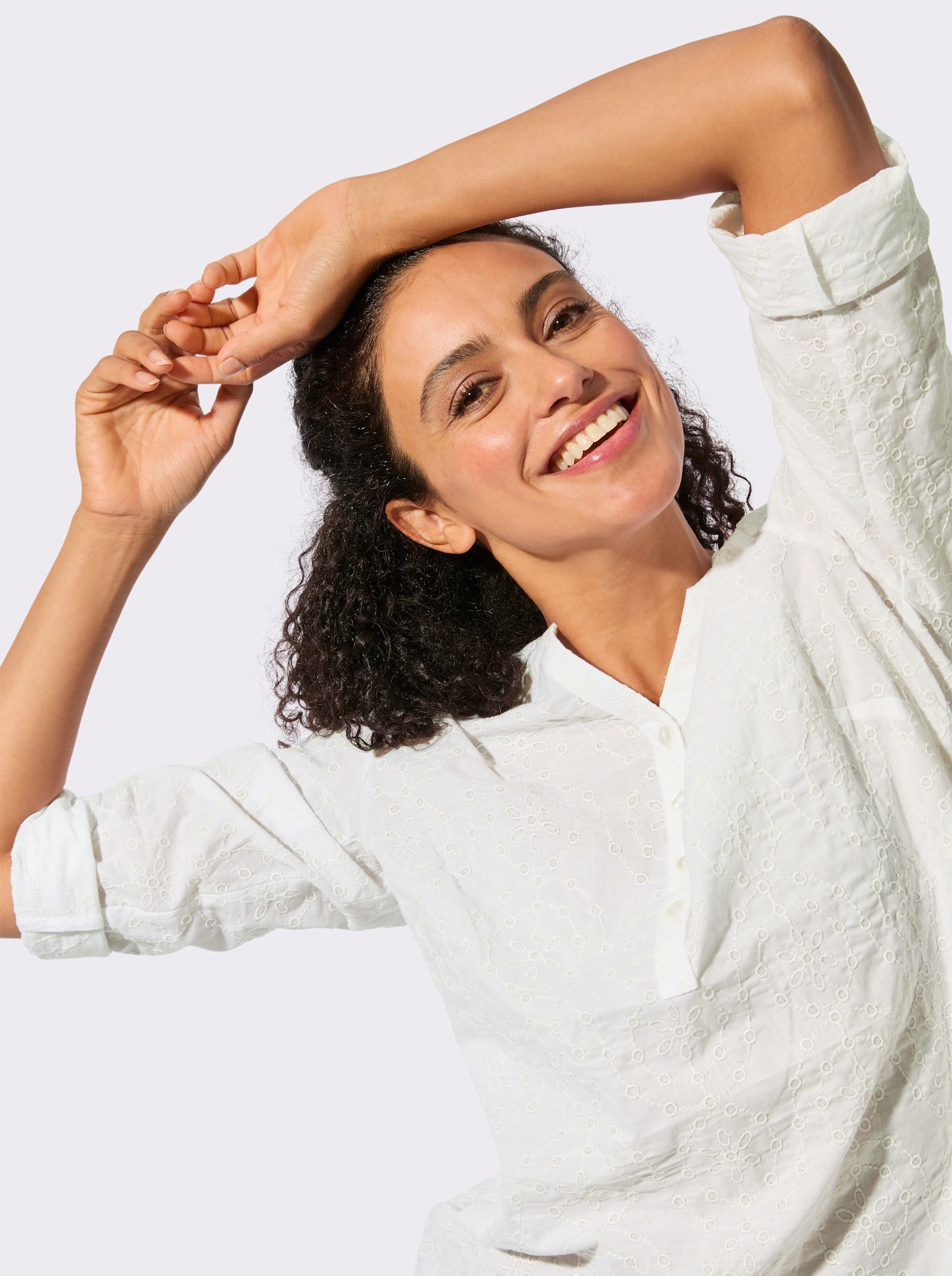 Baumwollbluse mit Stickerei rundum - weiß