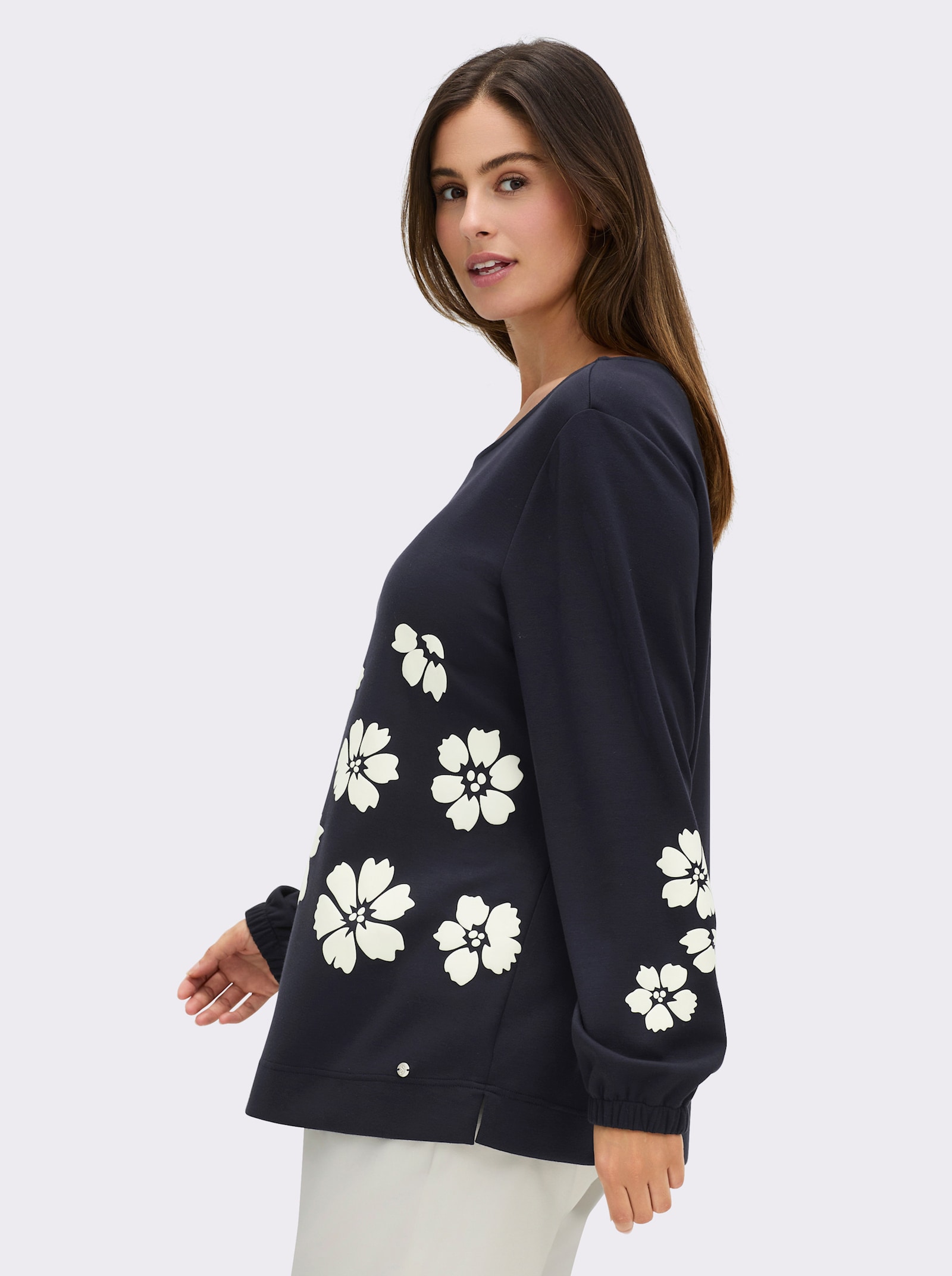 sheego Sweatshirt met rubberen bloemen - diepblauw/champagne bedrukt