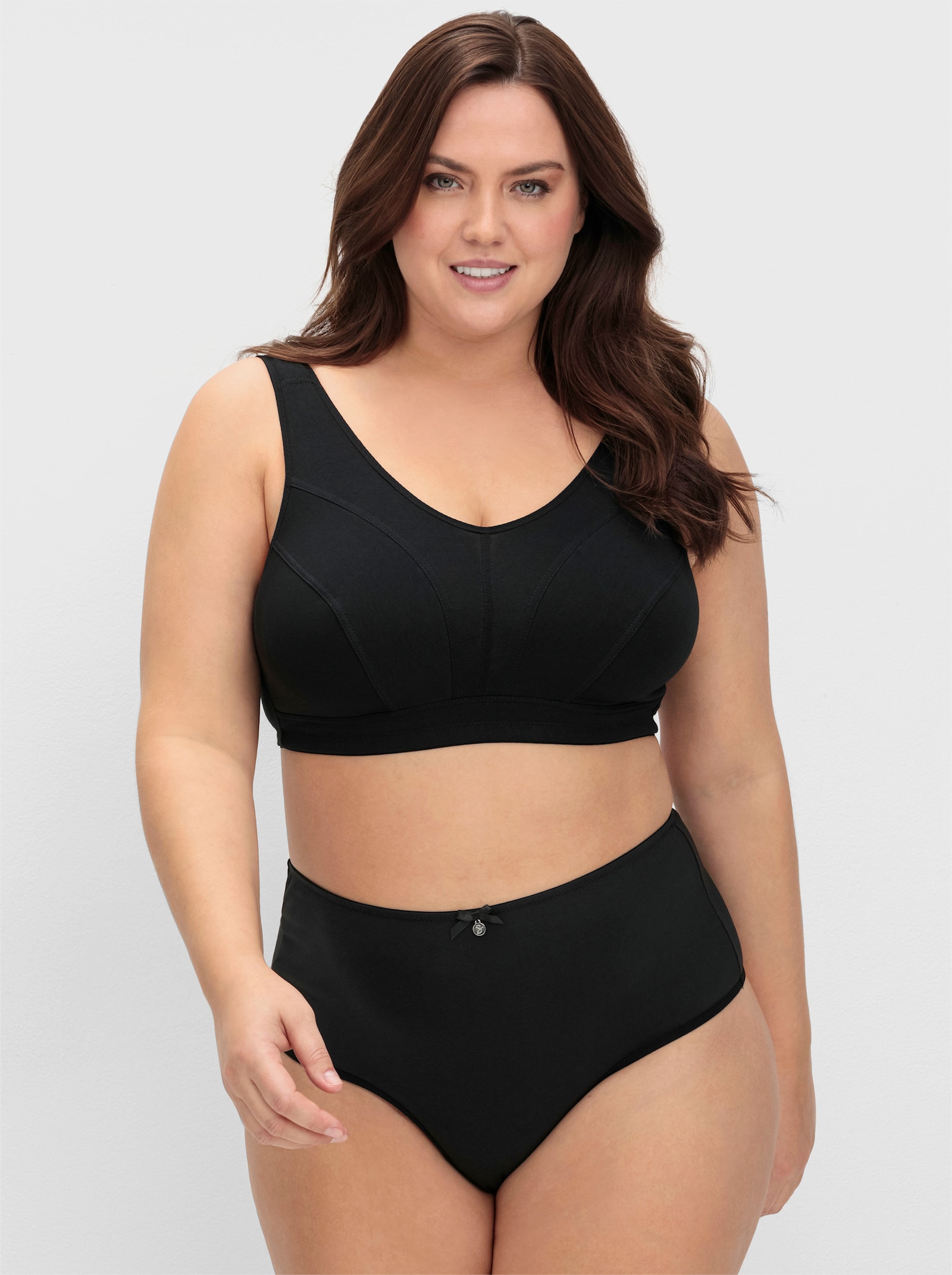 sheego Beha zonder beugel met mesh-inzetten - zwart