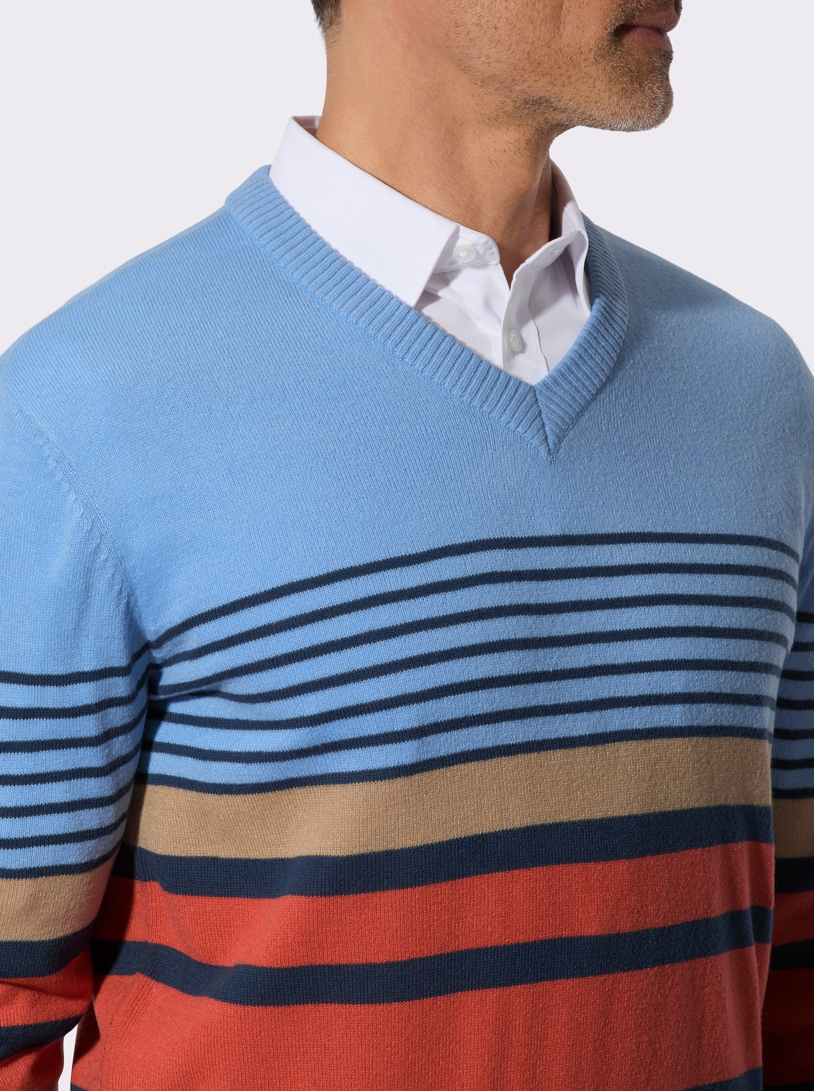 V-Ausschnitt-Pullover mit Streifen-Muster - himmelblau-terra-geringelt