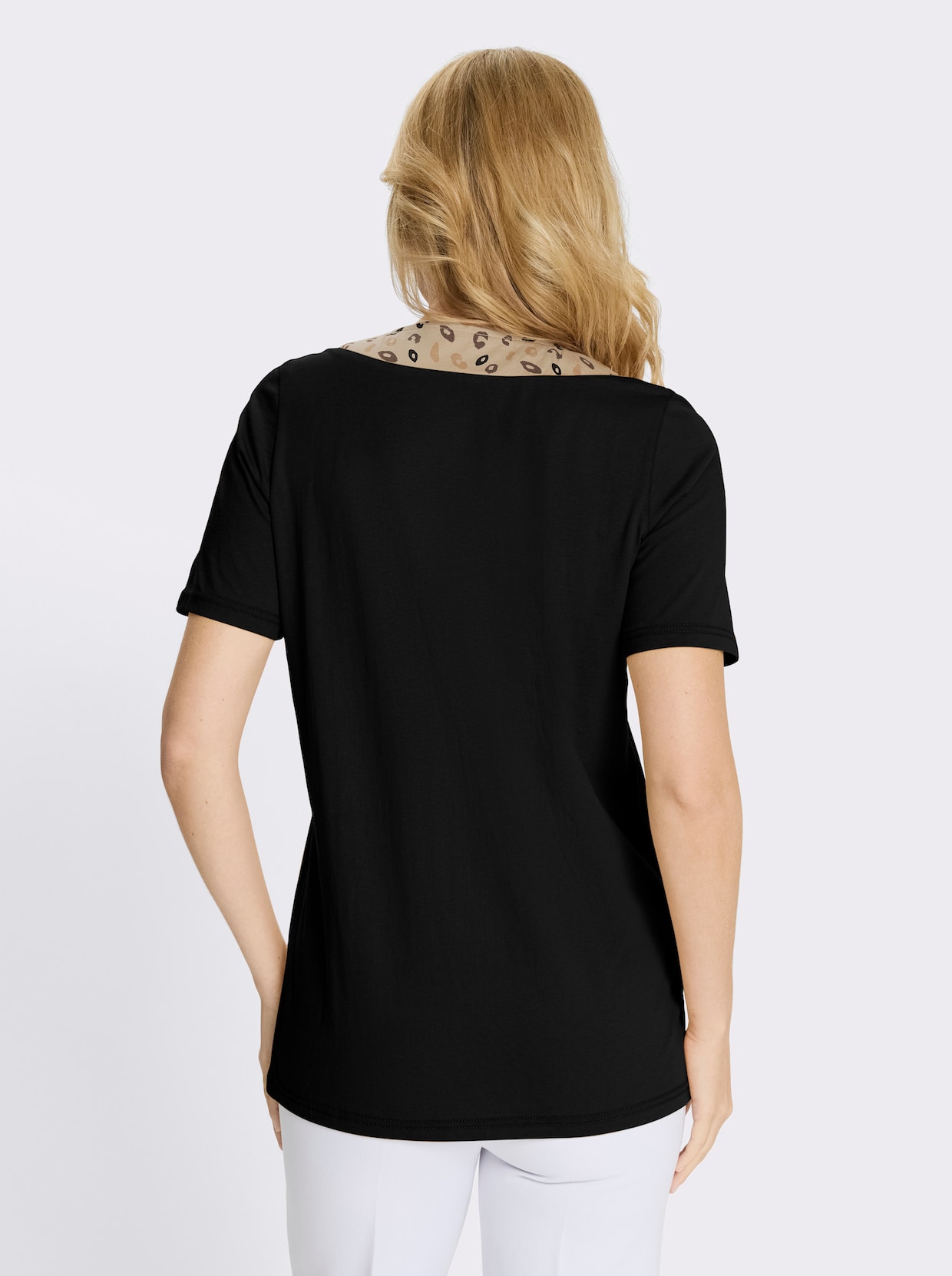 Longshirt mit Leo-Druck - schwarz