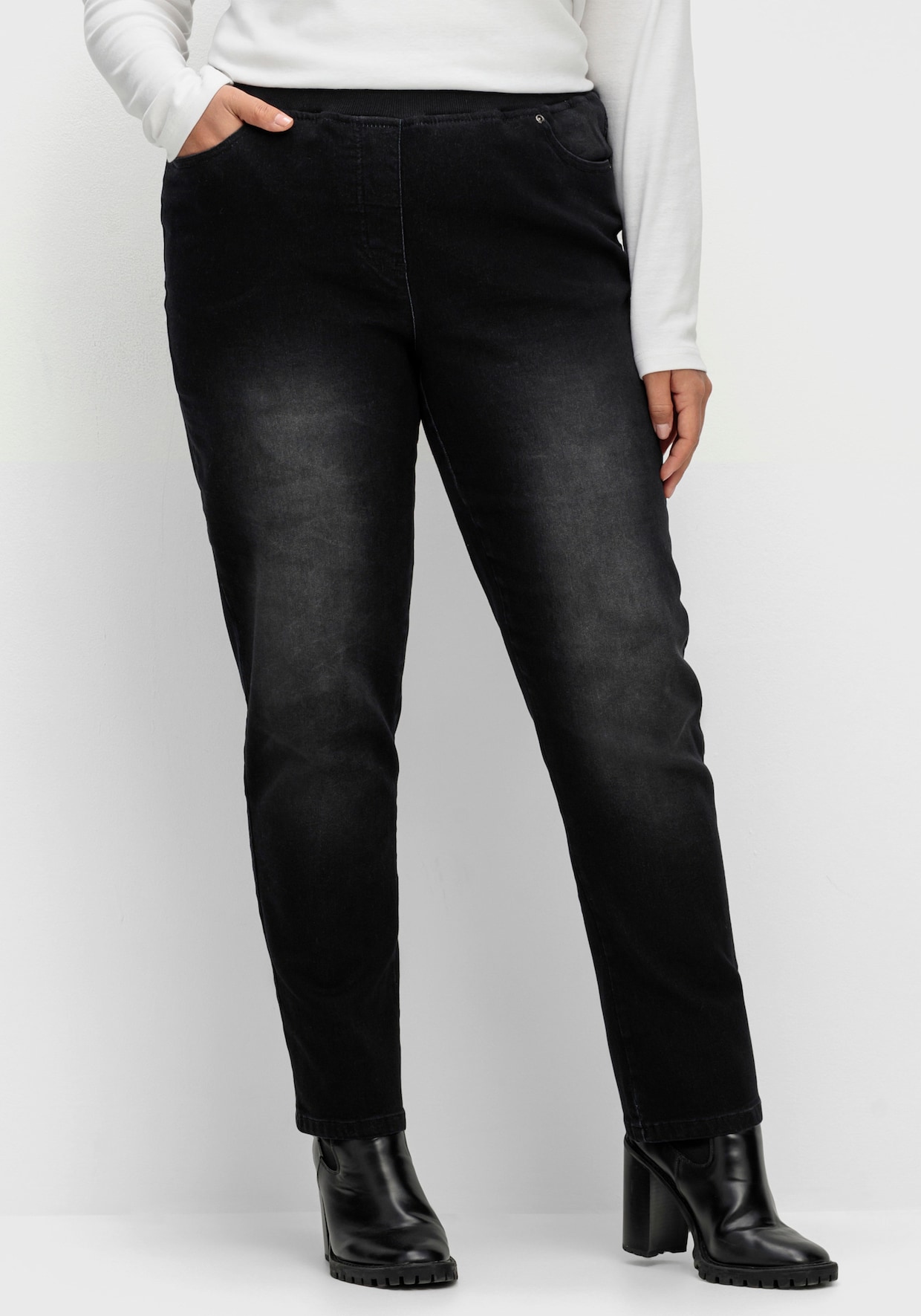 Schlupfjeans mit geripptem Strick-Dehnbund - black-denim