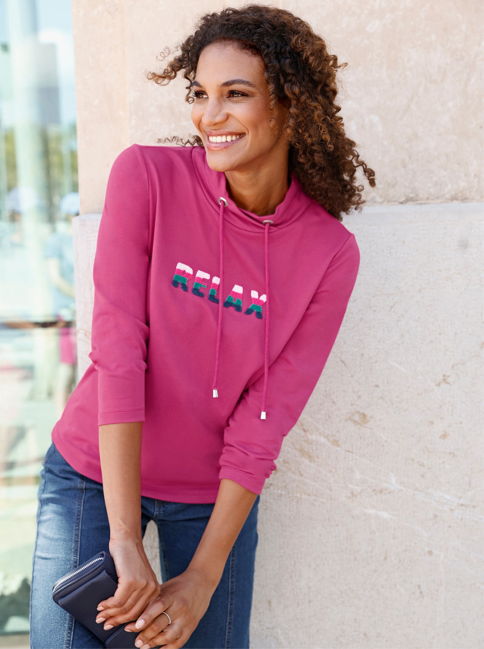Sweatshirt mit Schriftzug im Vorderteil - fuchsia