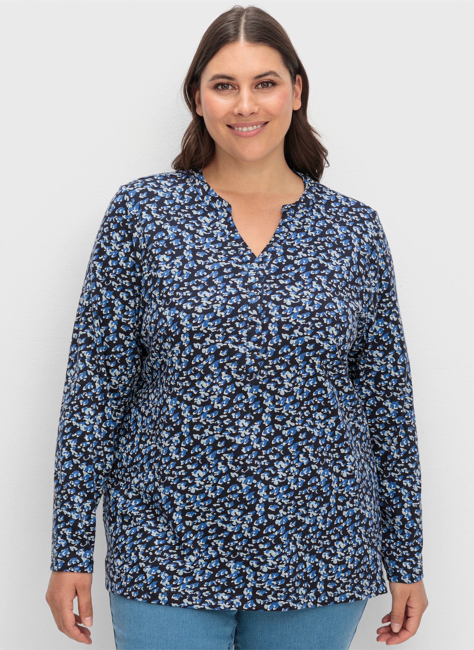 sheego Langarmshirt mit Blumen-Print allover - tiefblau-gemustert