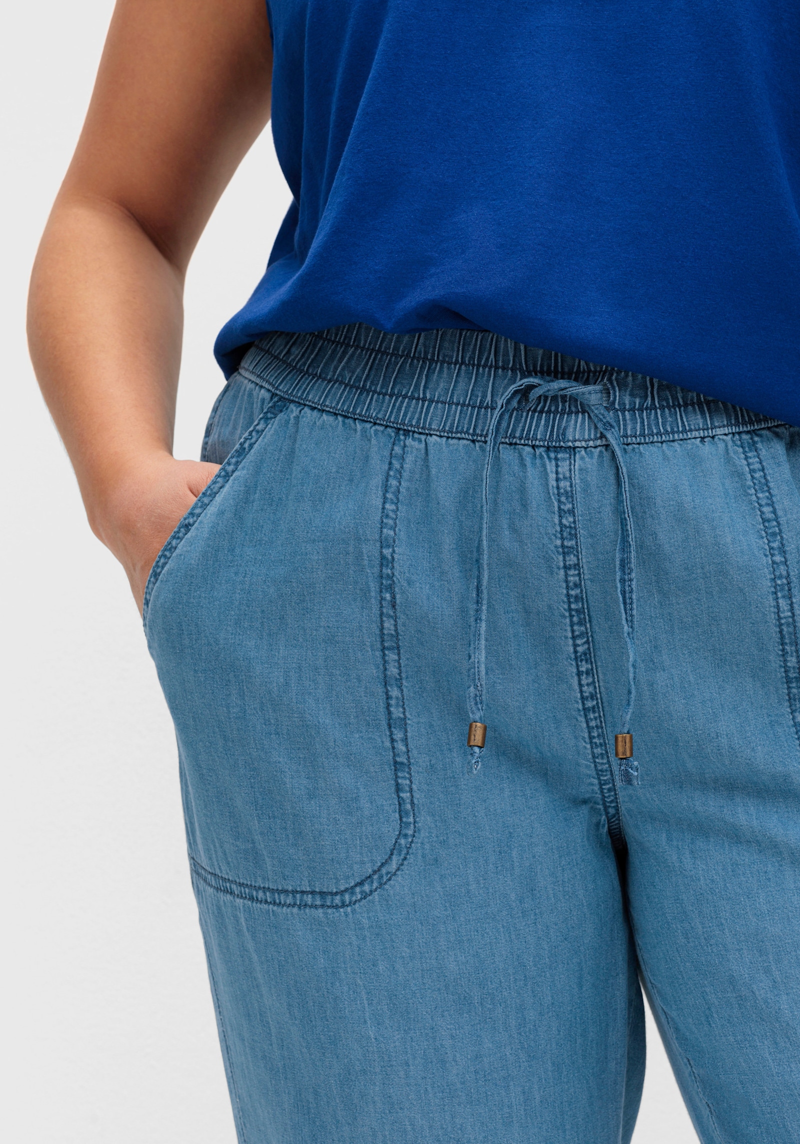 Schlupfjeans mit gesmoktem Bund - blue-bleached