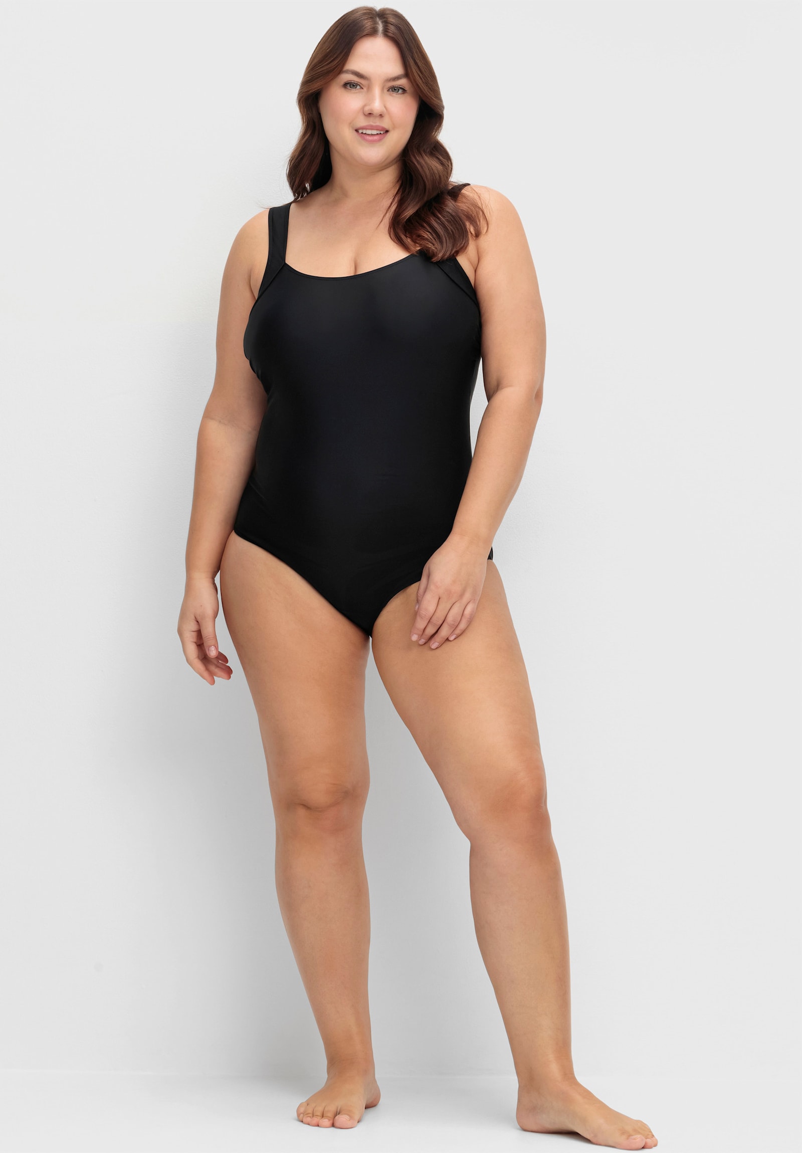 sheego Badeanzug mit tiefem Rückenausschnitt - schwarz