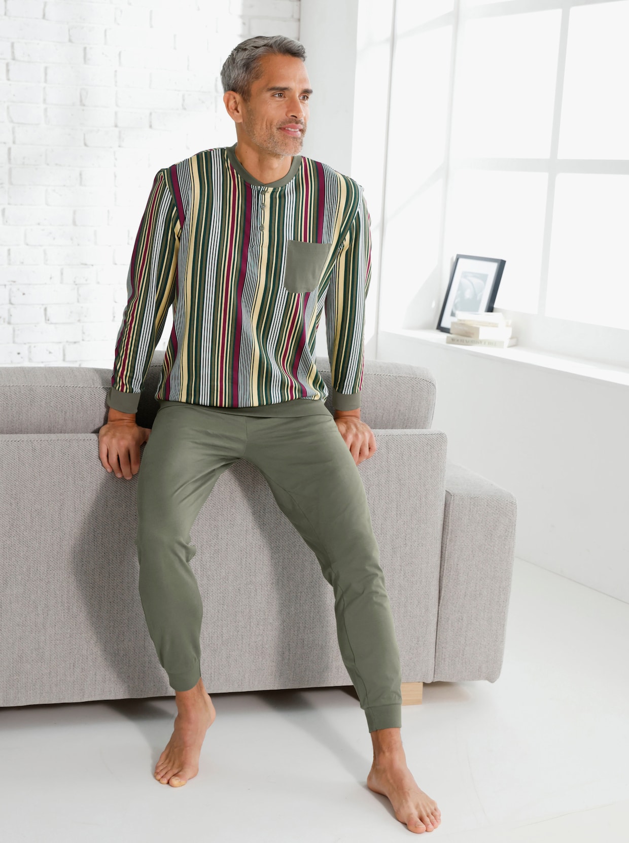 Pyjama met elastische boordjes - kaki gestreept