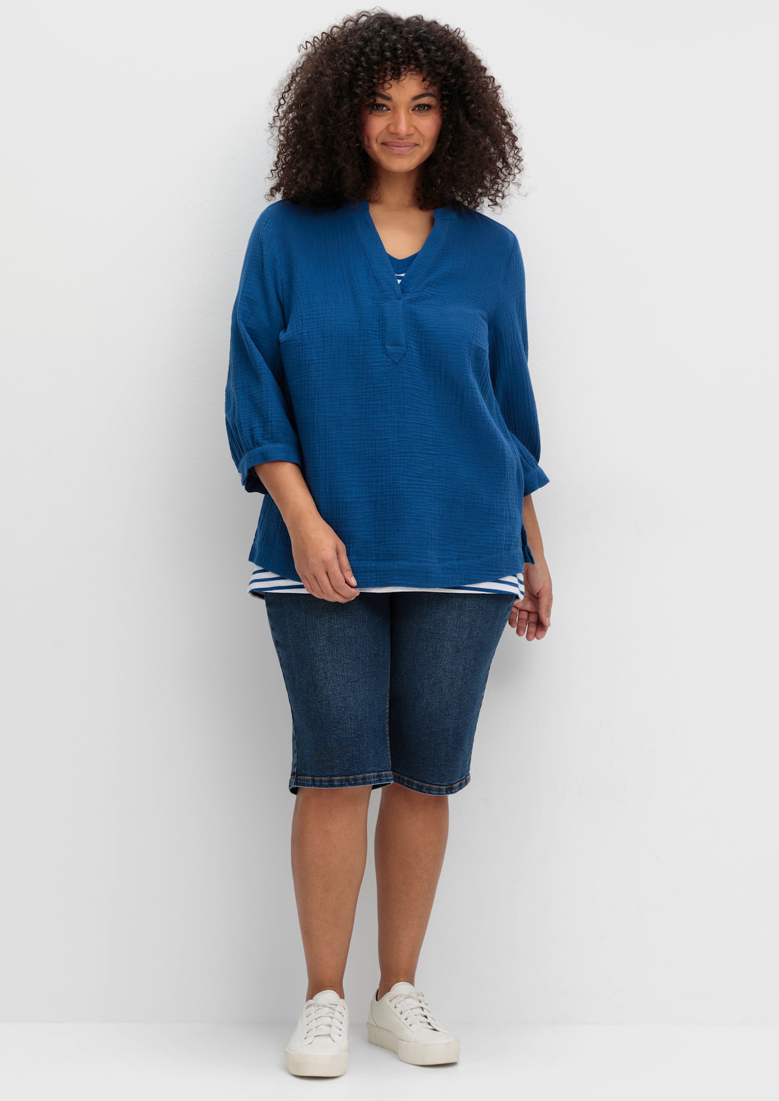 sheego Tunika aus Musselin, mit V-Schlitz - blaubeere