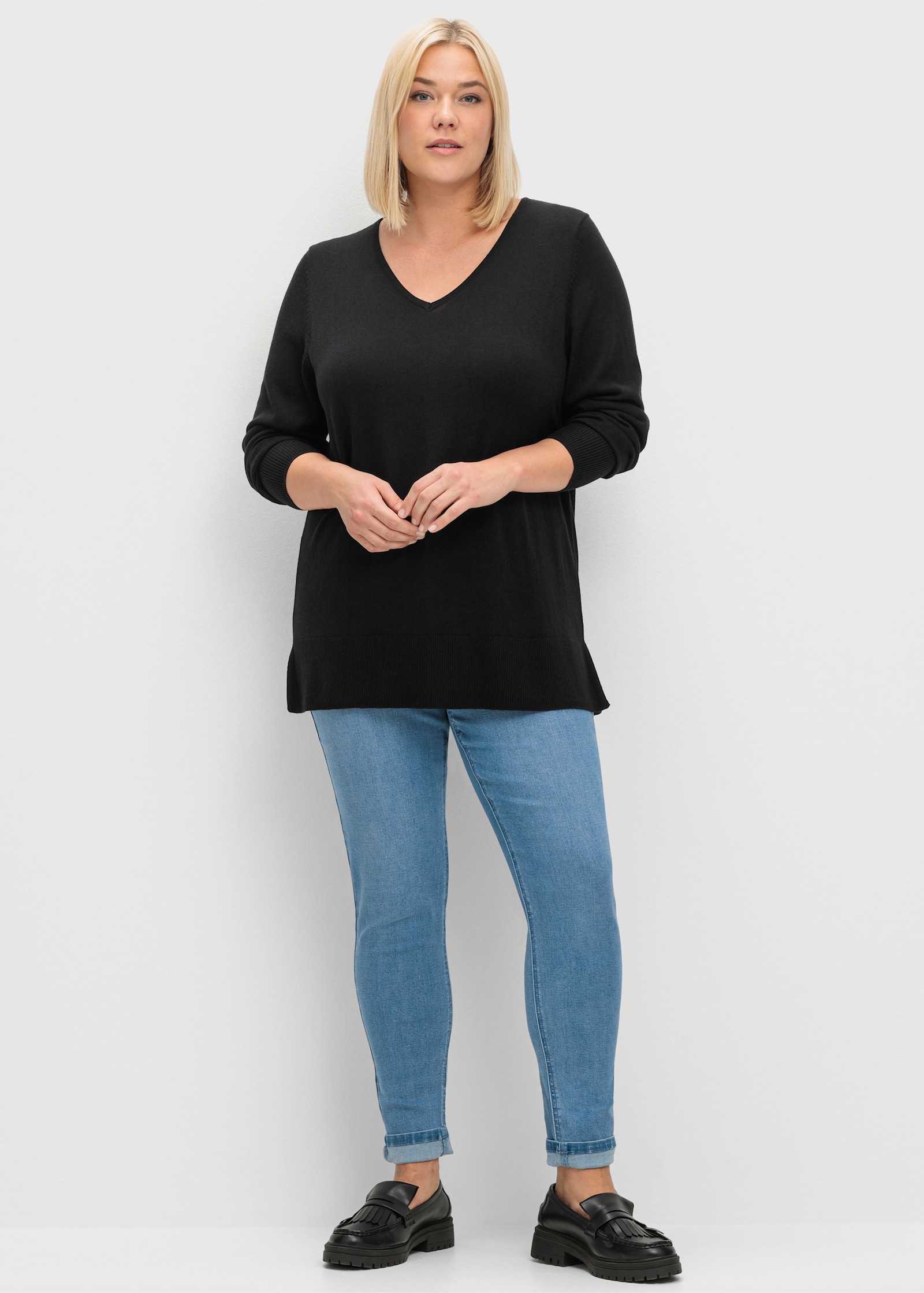 sheego Strickpullover mit V-Ausschnitt - schwarz