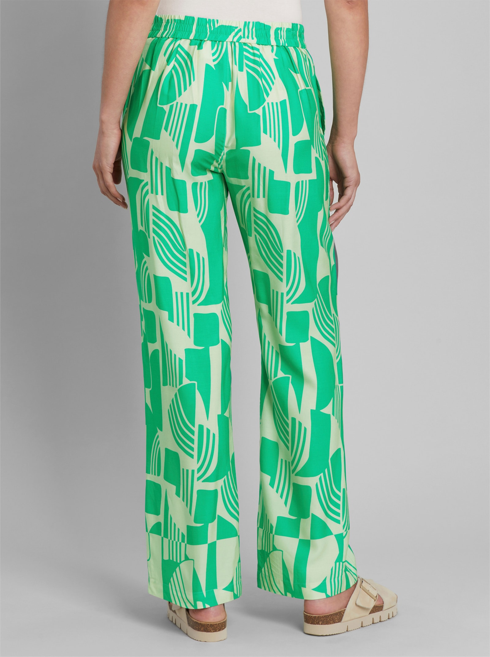 heine Schlupfhose mit Grafik-Dessin - grasgrün-sand-bedruckt