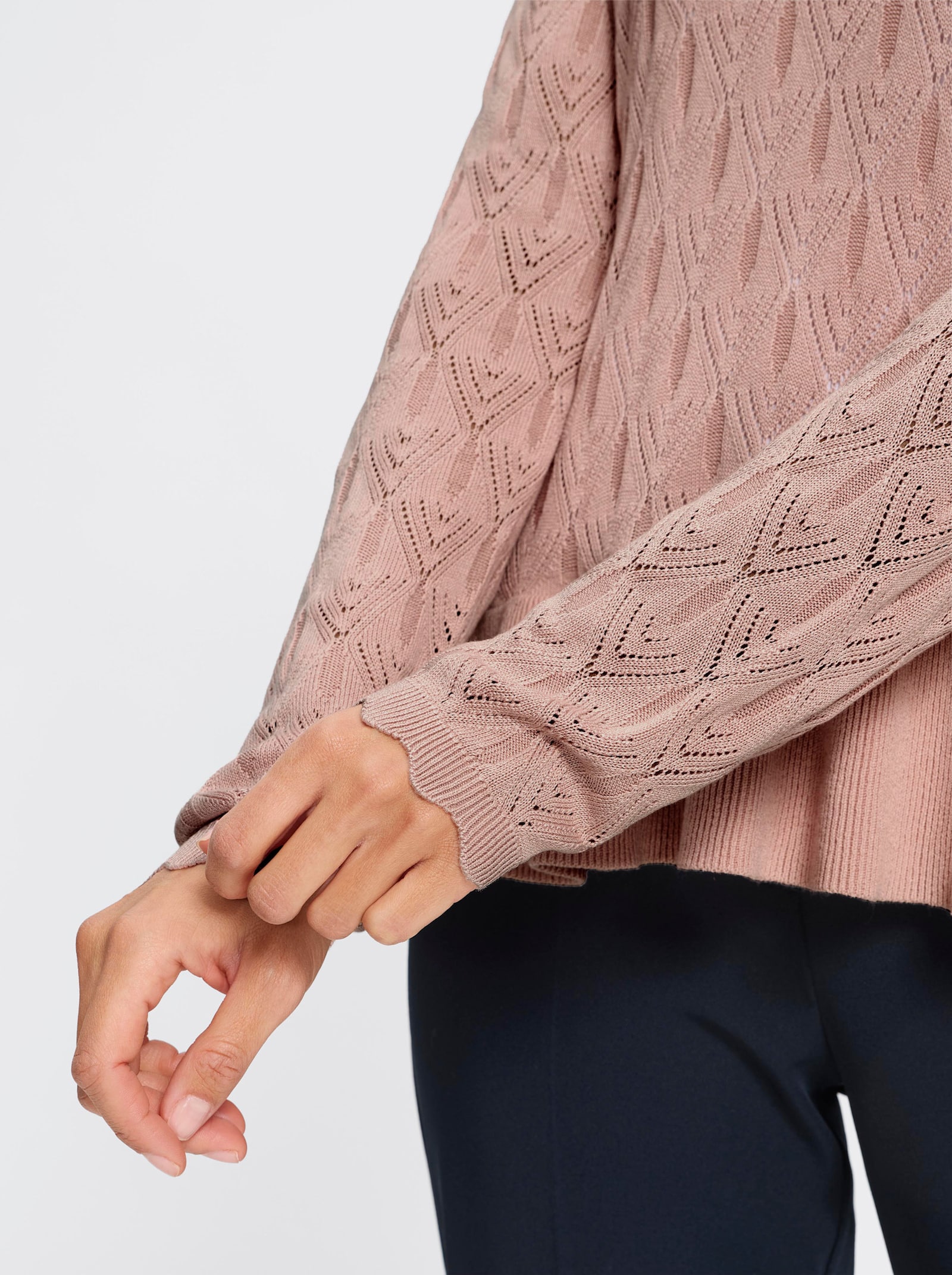 Ajourpullover mit Schößchen - puder