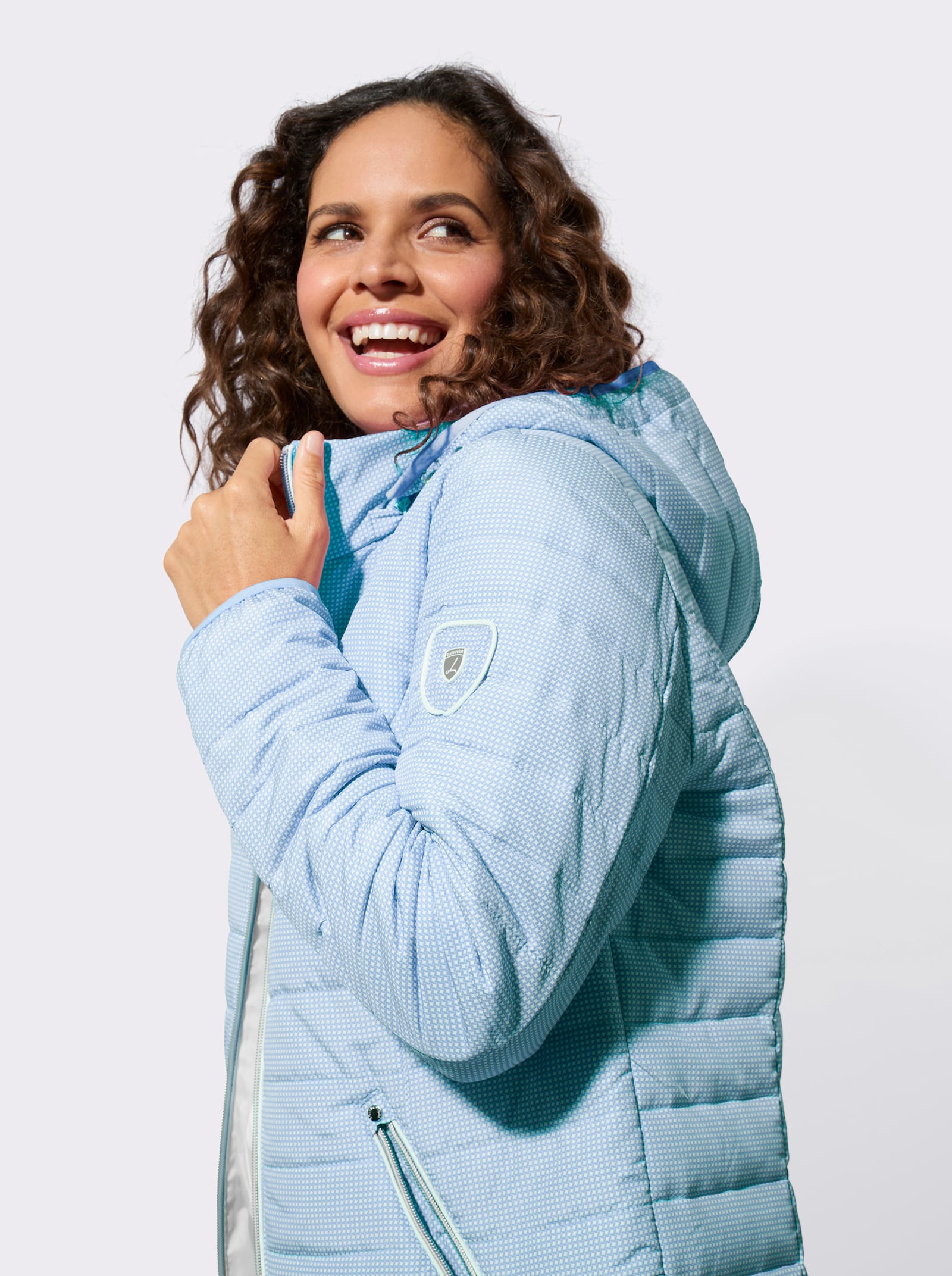 Gewatteerde jas met afneembare capuchon - ijsblauw/wit bedrukt