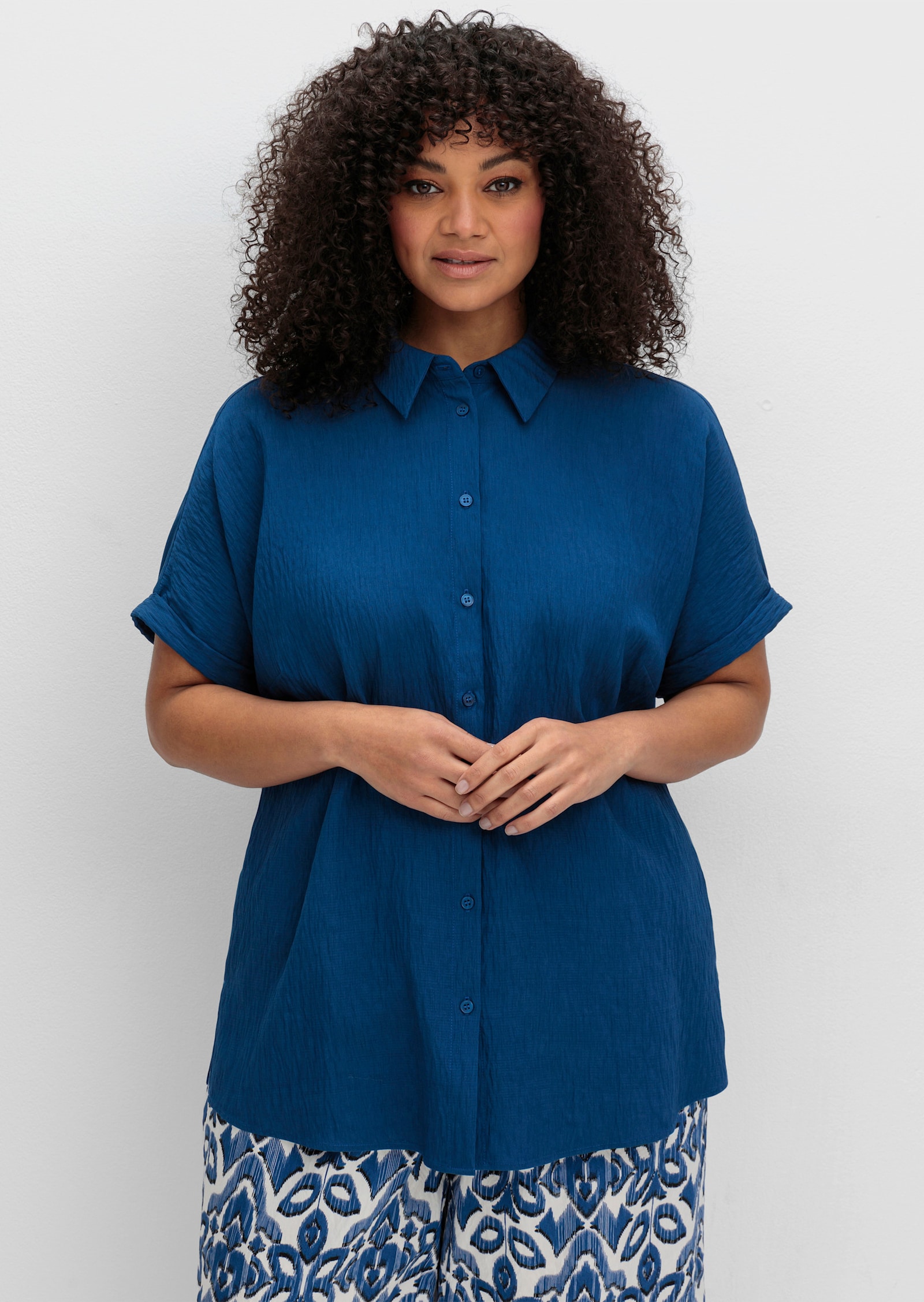 sheego Hemdbluse im Materialmix - blaubeere