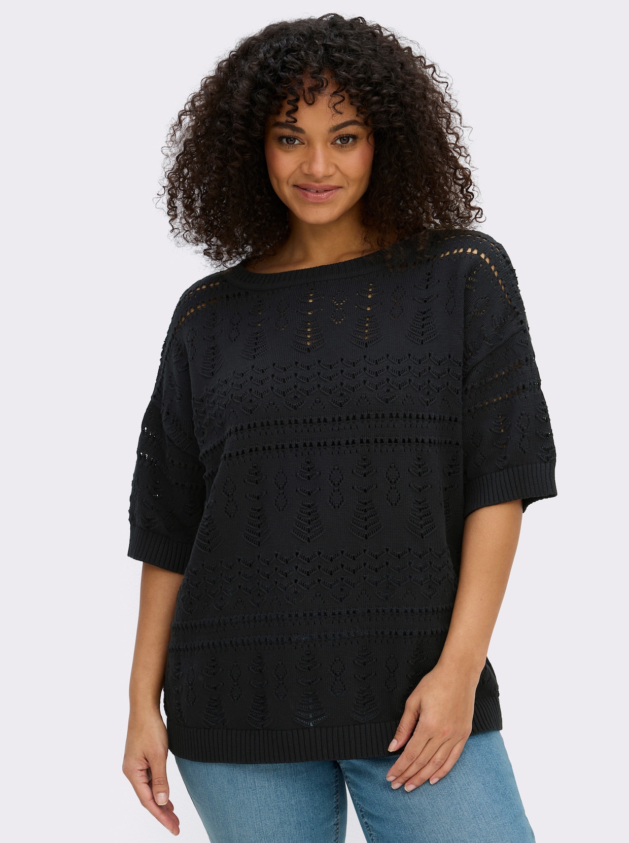sheego Kurzarmpullover aus Ajourstrick - schwarz