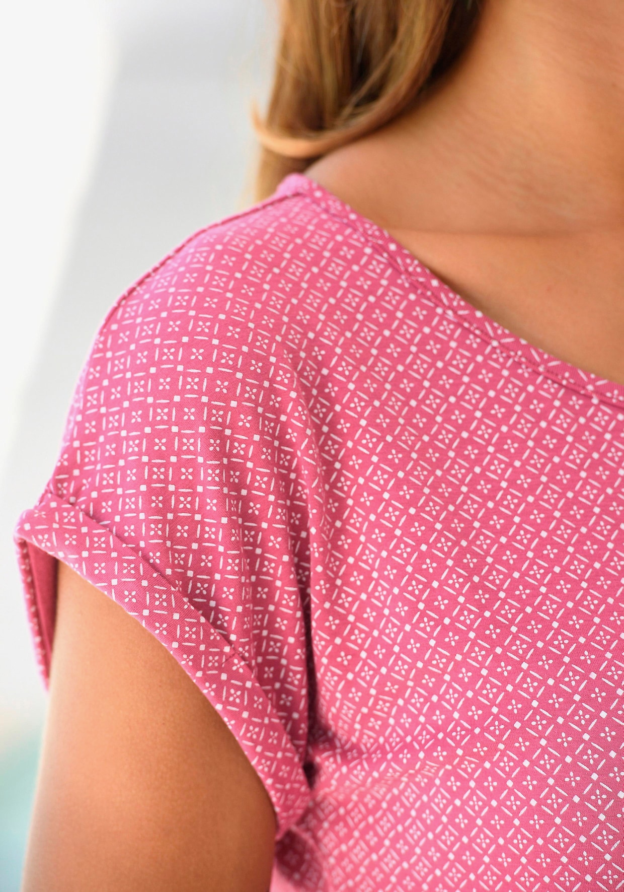 LASCANA Shirt met korte mouwen - bessenrood gedessineerd, zwart