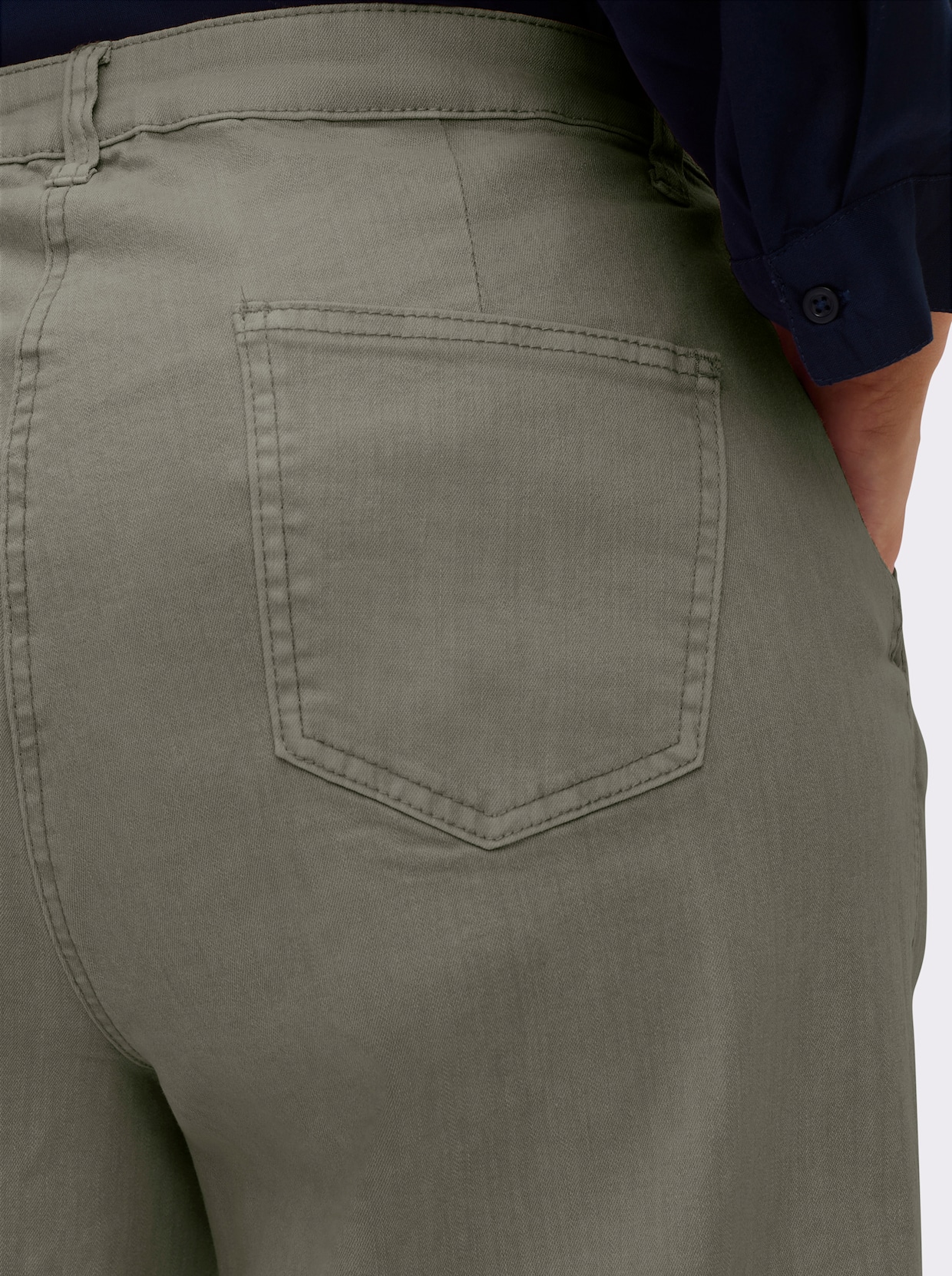 Culotte mit aufgesetzten Taschen hinten - khaki