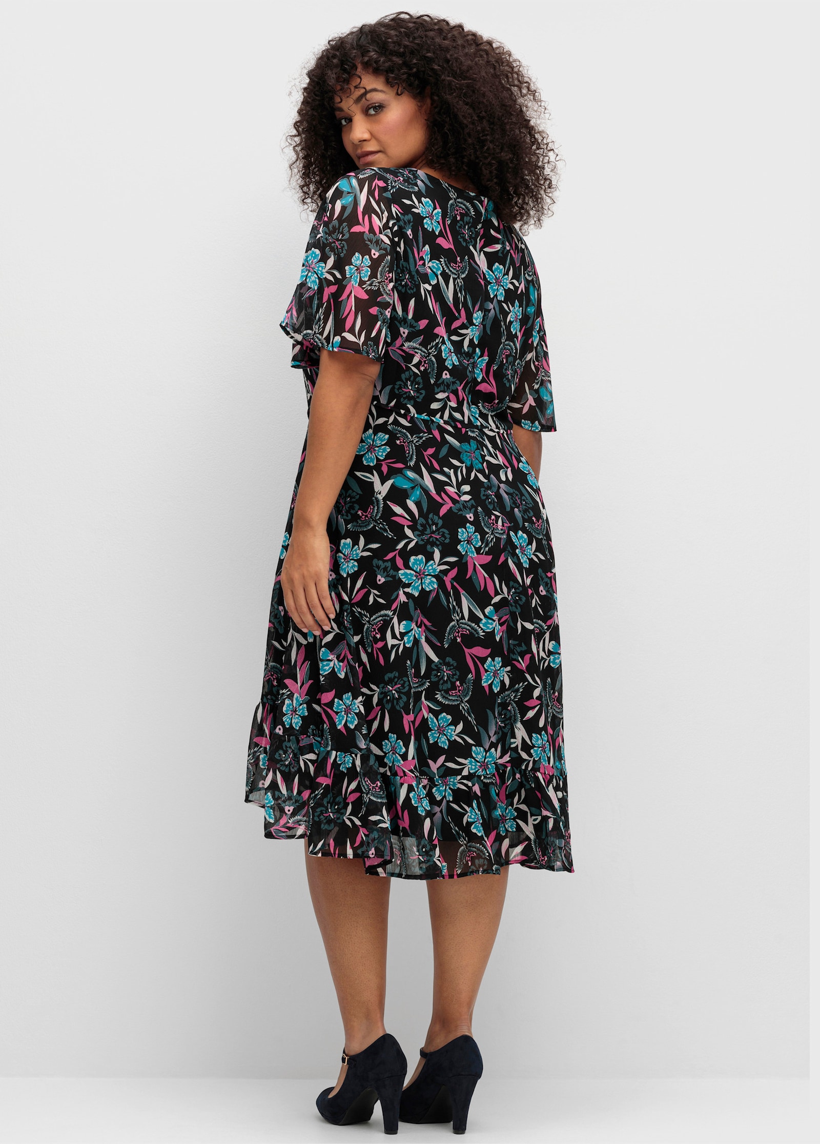 sheego by Joe Browns Chiffonkleid mit Blumendruck und Flügelärmeln - schwarz-gemustert