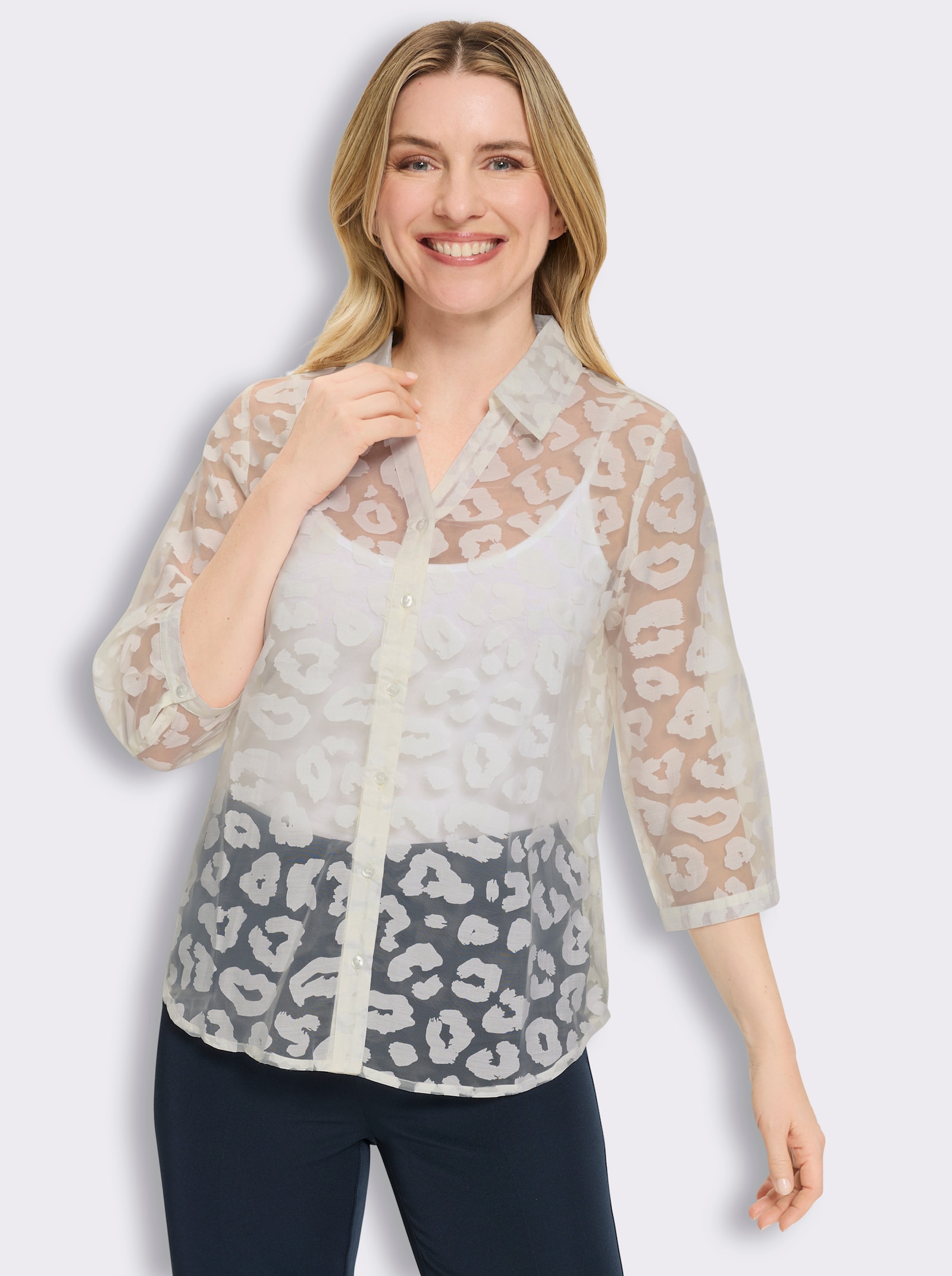 Klassische Bluse mit Leo-Ausbrenner - ecru