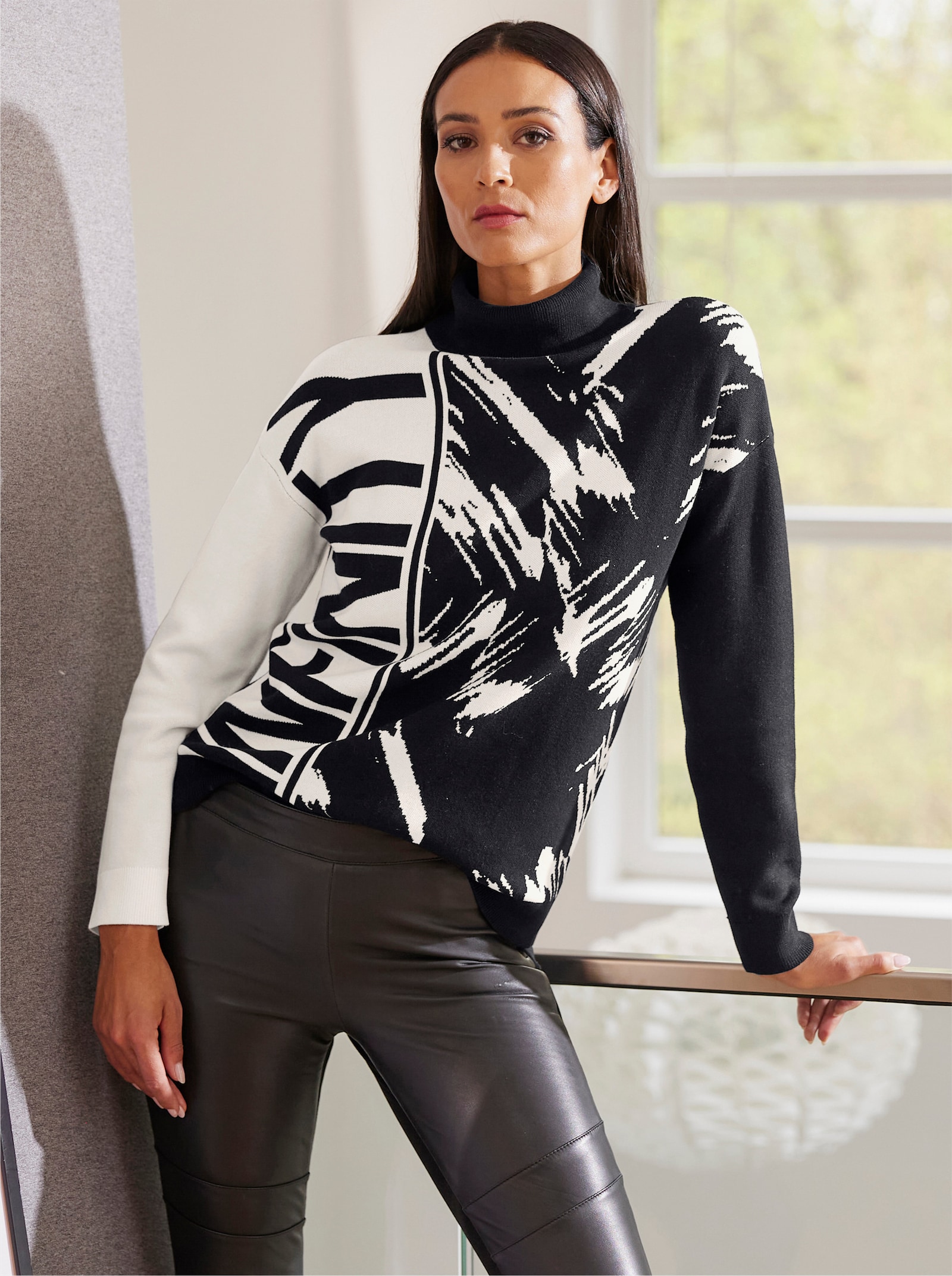 heine Jacquardpullover mit Rollkragen - schwarz-ecru-gemustert