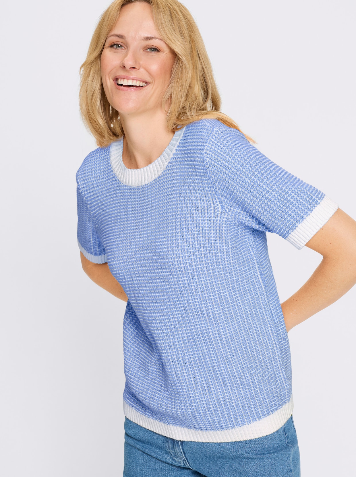 Kurzarmpullover - himmelblau-ecru-gemustert