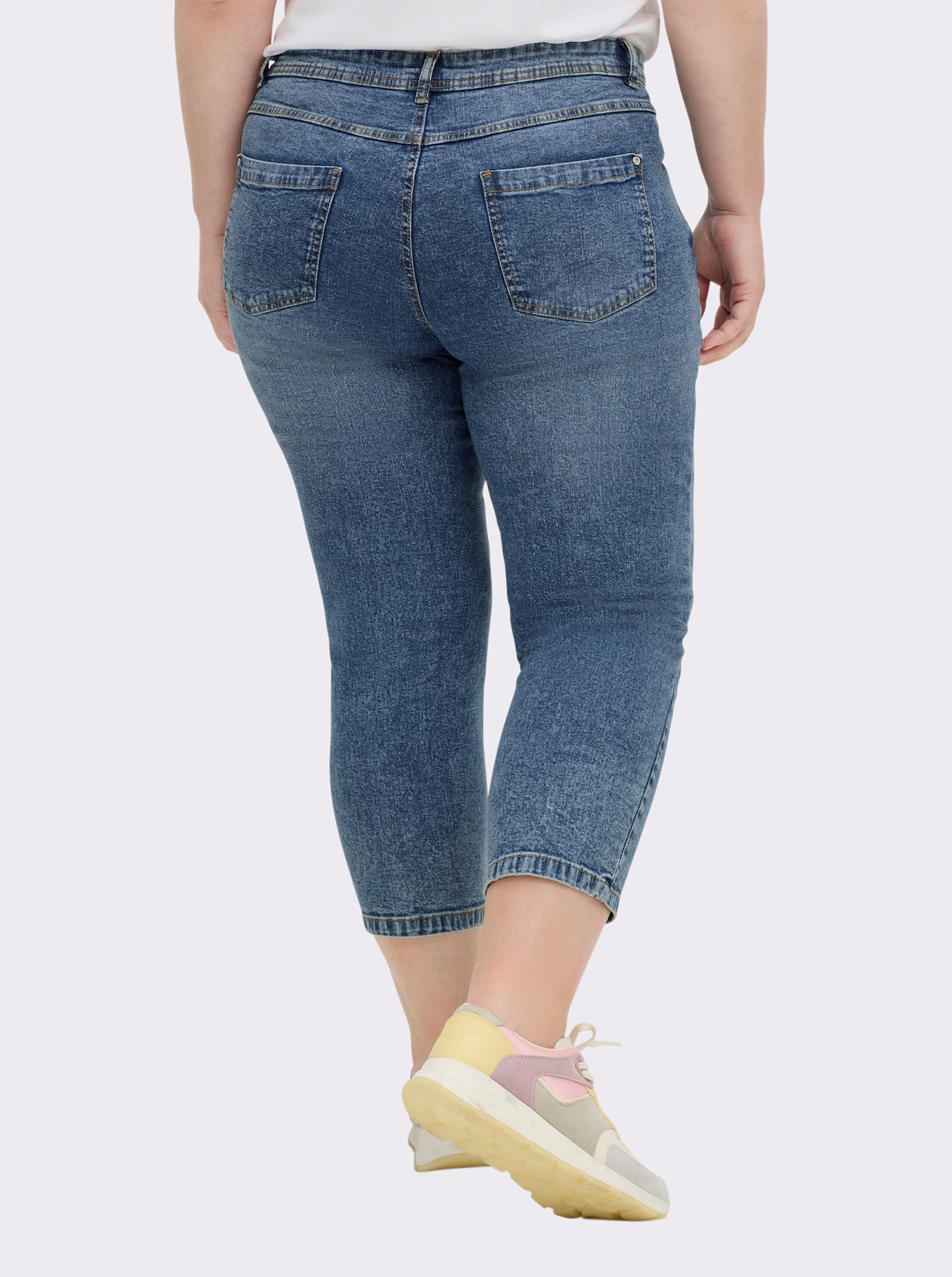 7/8-Jeans mit Nietenverzierung - blue-stone-washed