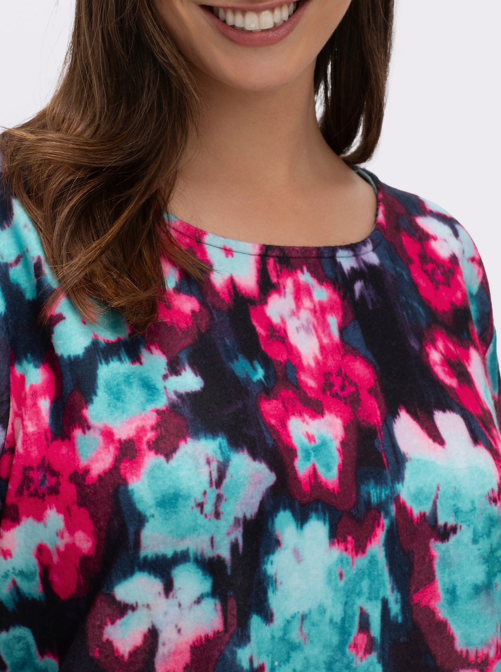 sheego Sweatshirt met bloemenpatroon en zijsplitten - zwart geprint