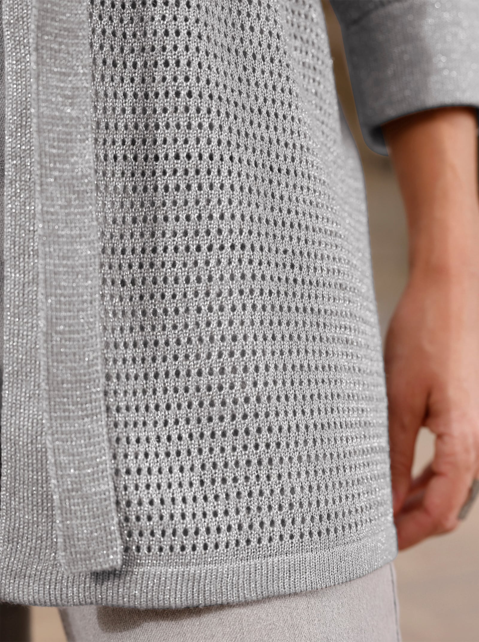 Ajourstrickjacke mit Glanzgarn - steingrau