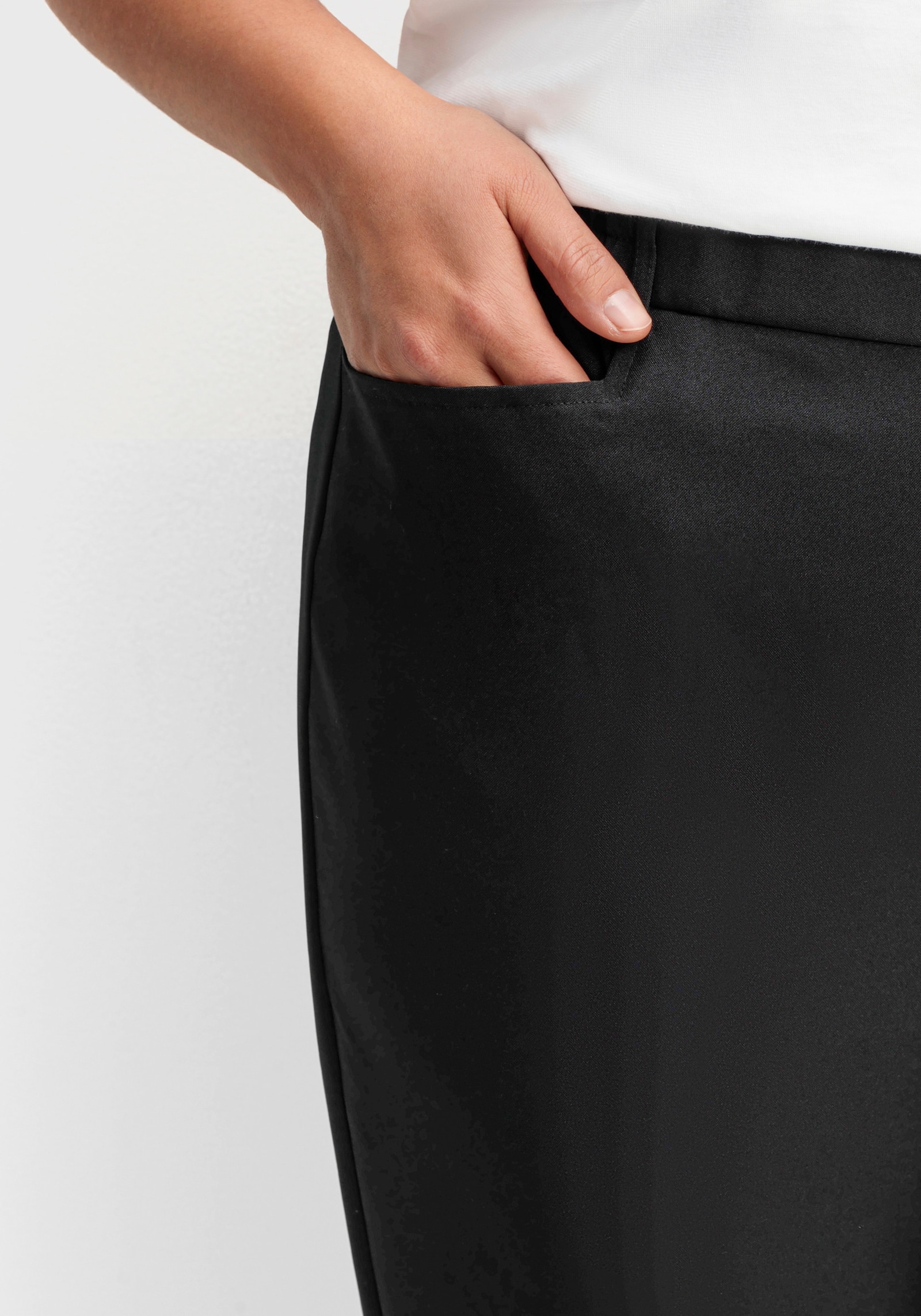 Bügelfaltenhose mit Rundum-Dehnbund - schwarz