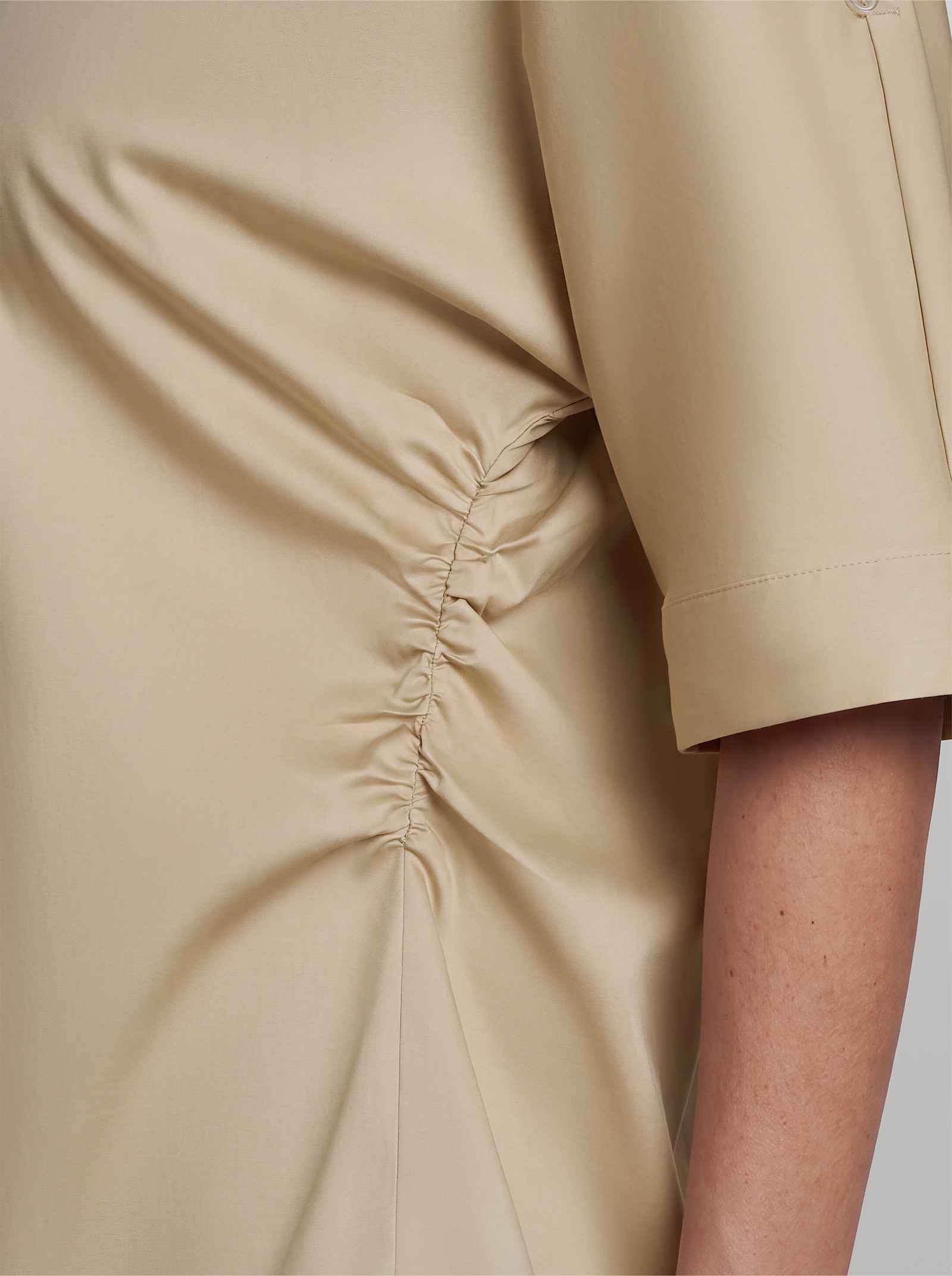 heine Baumwollbluse mit seitlicher Raffung - sand