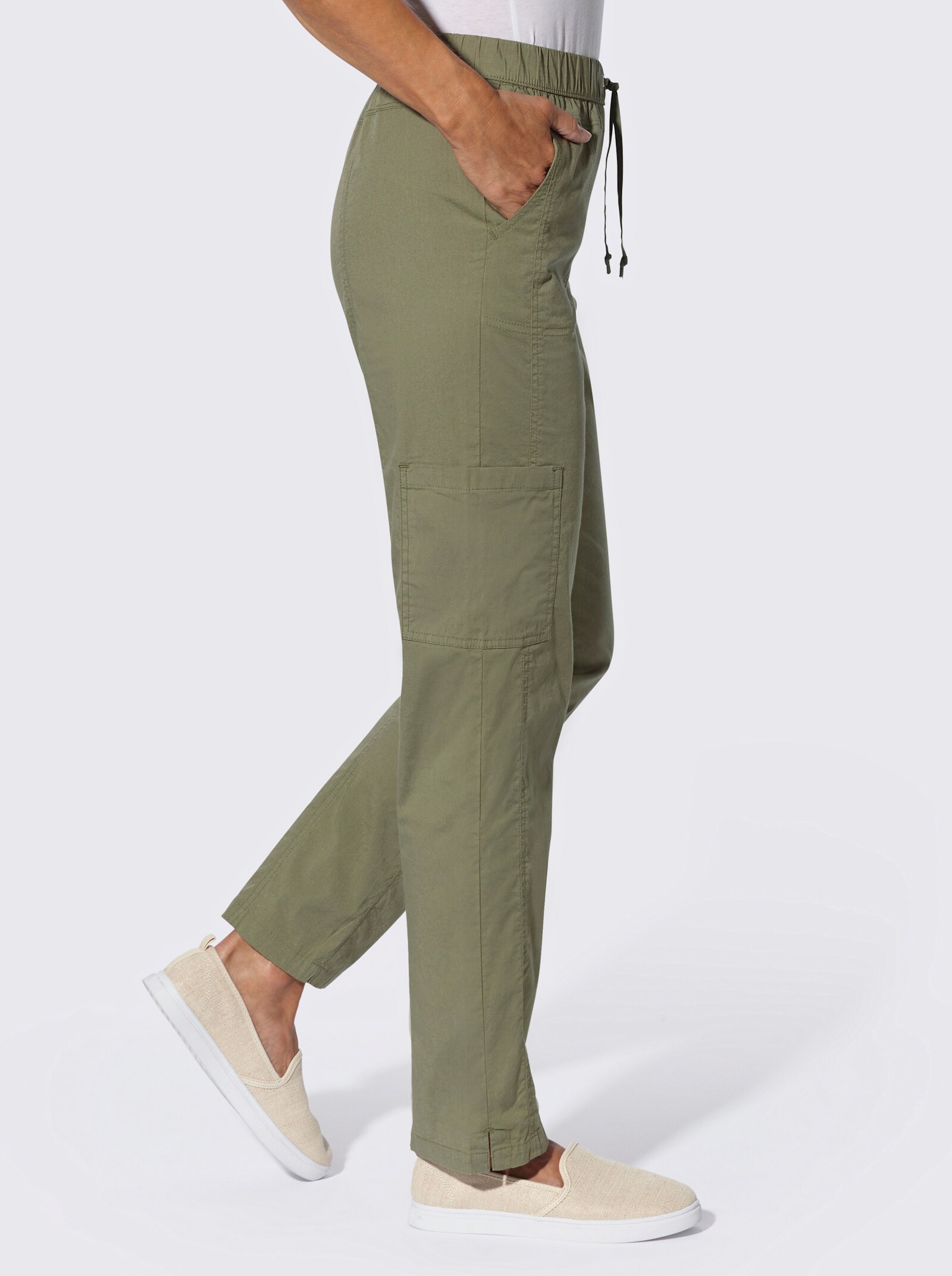 Schlupfhose mit aufgesetzter Tasche am Bein - khaki