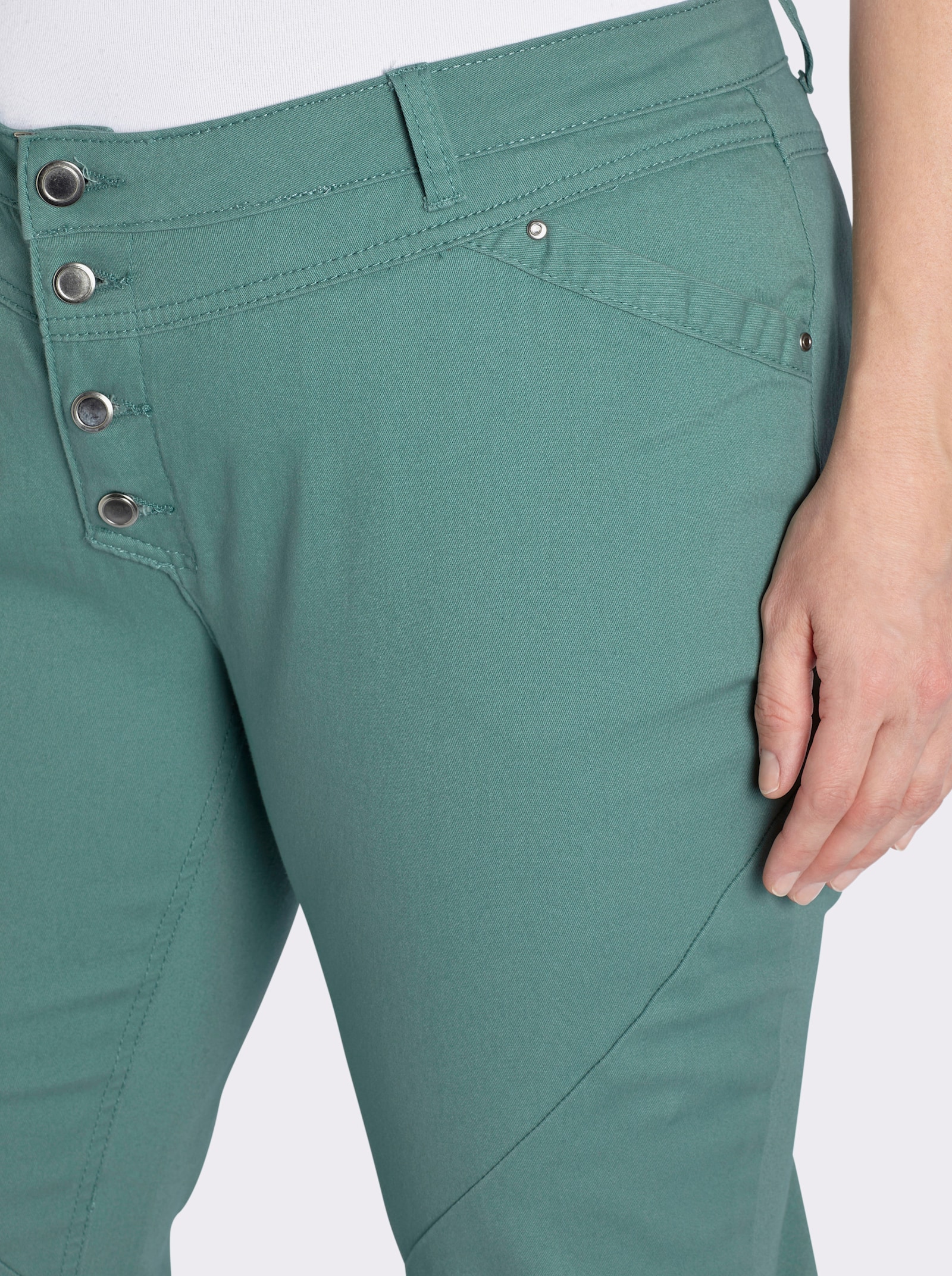 Jeans mit Knopfleiste statt Reißverschluss - jade