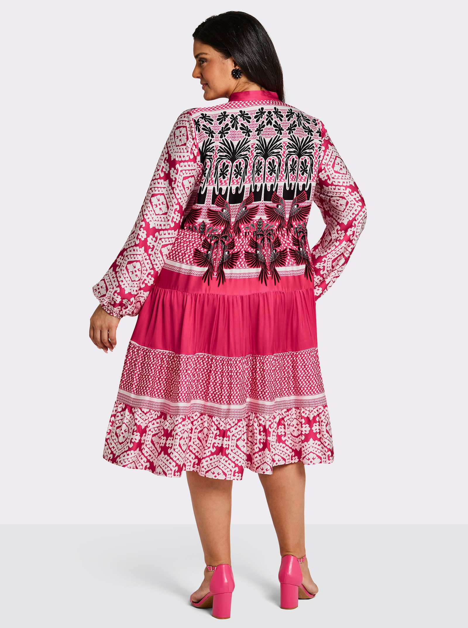 sheego loves miss goodlife Stufenkleid in Knielänge - hummer-schwarz-bedruckt