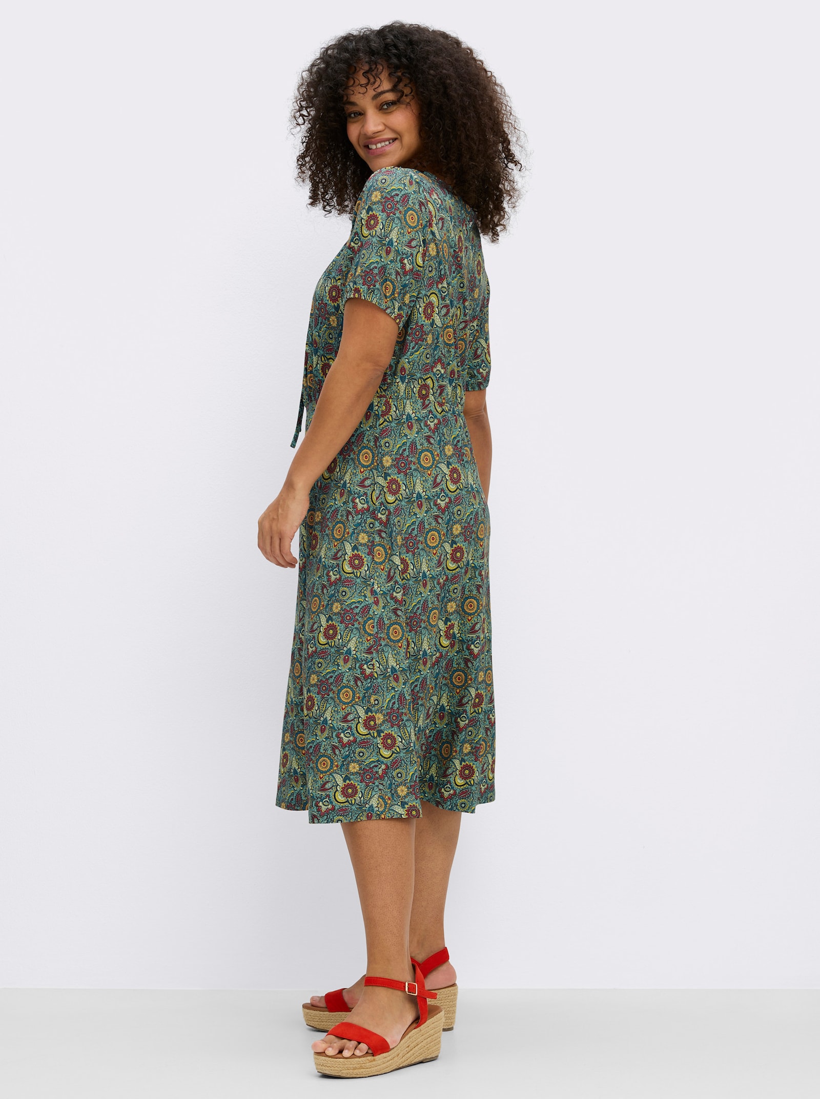 sheego Jerseyjurk met bloemenprint - oceaan/diepblauw bedrukt