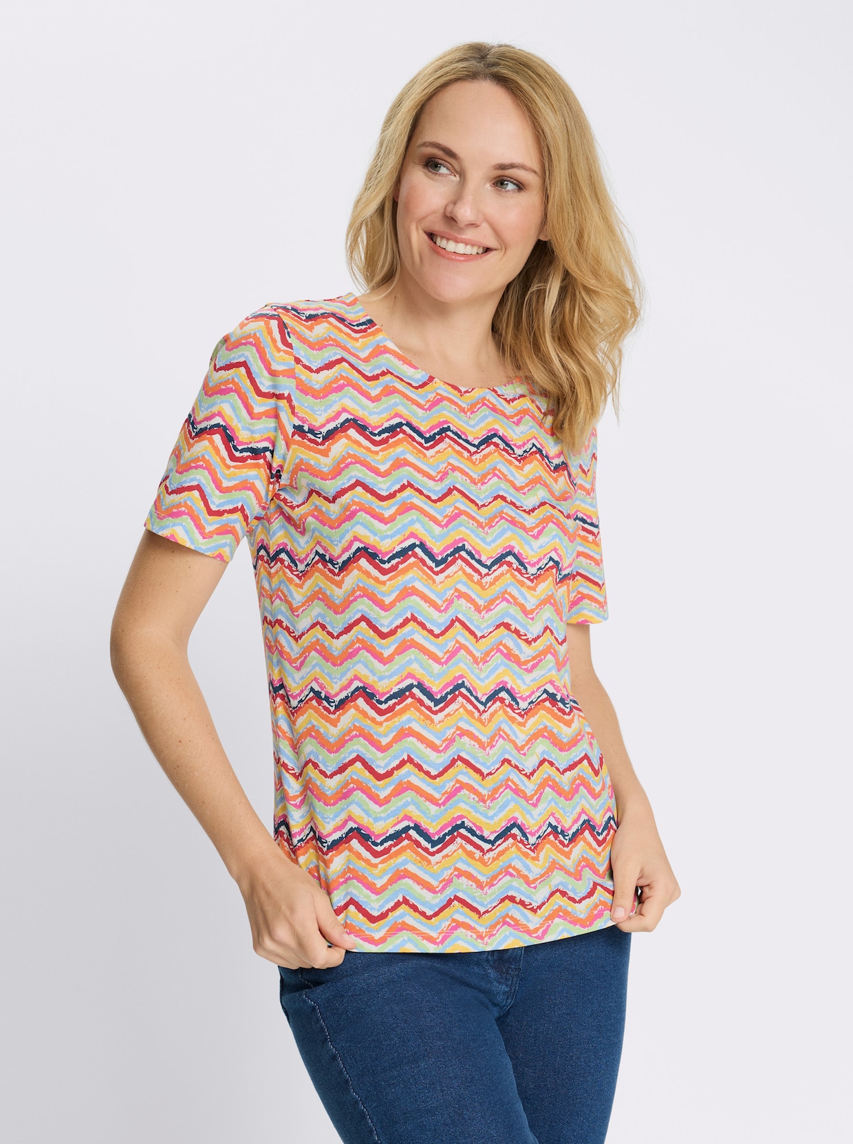 Kurzarmshirt mit Zickzack-Muster - rot-himmelblau-bedruckt