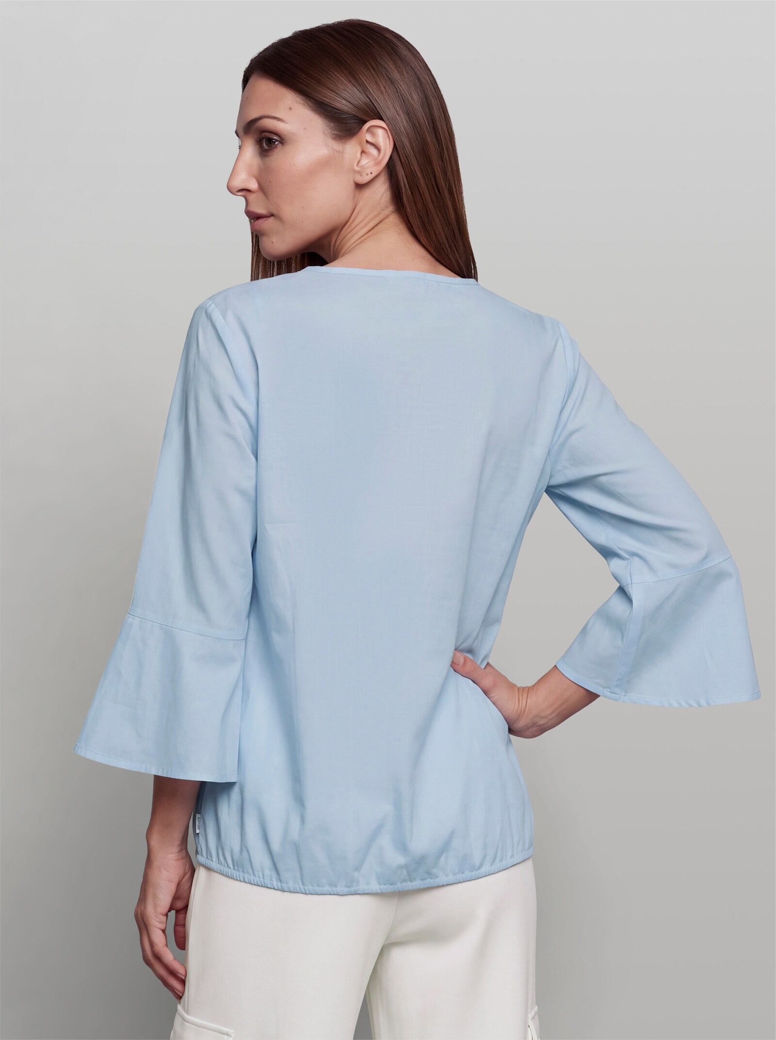heine Baumwollbluse mit Folienprint - hellblau